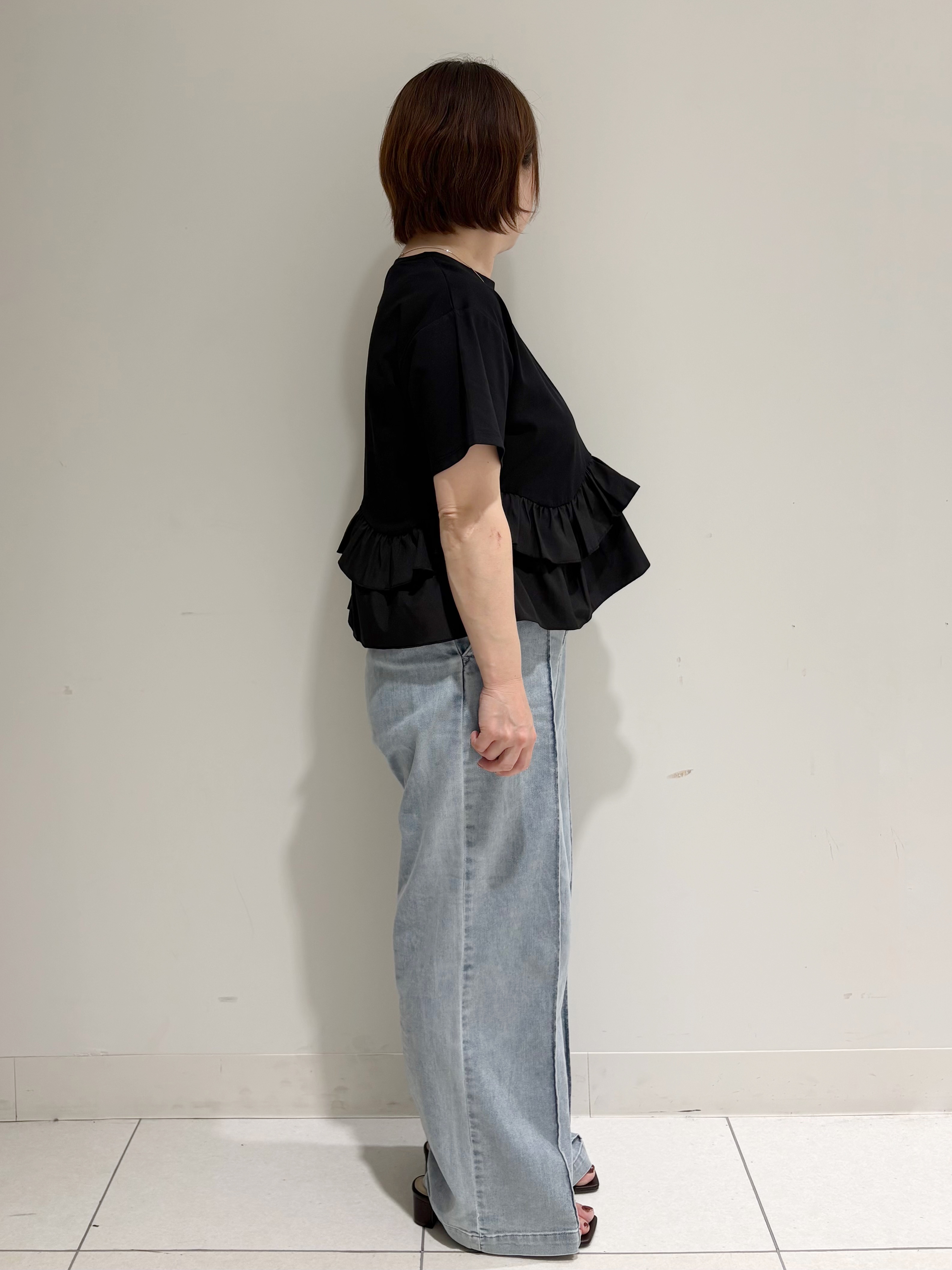 michiさんの「index｜裾フリルドッキングTシャツ【洗濯機OK】」を使ったコーディネート