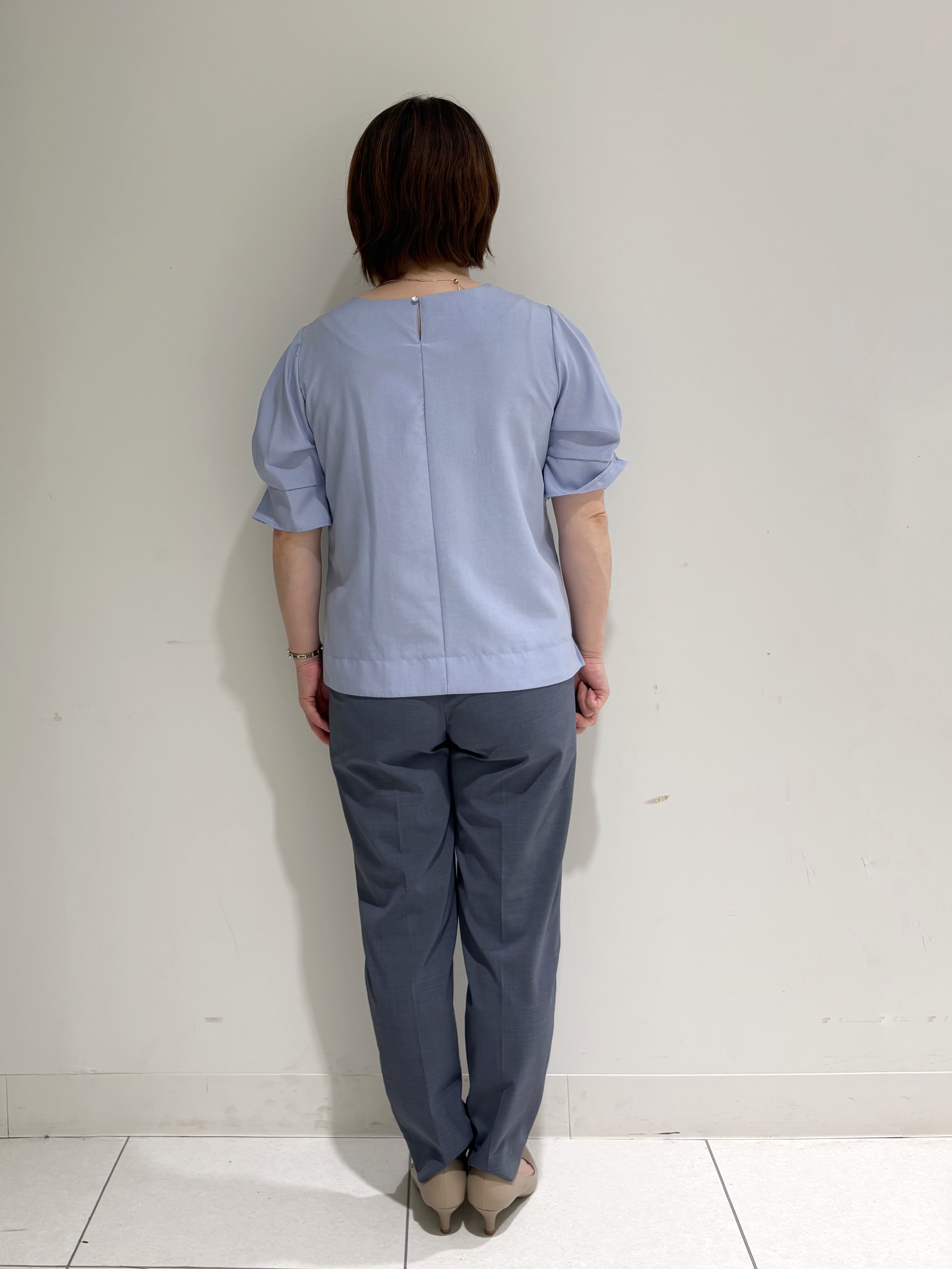 michiさんの「index｜【接触冷感】タックパフスリーブブラウス《吸水速乾／防シワ／洗濯機OK／XS～3L／6col》」を使ったコーディネート