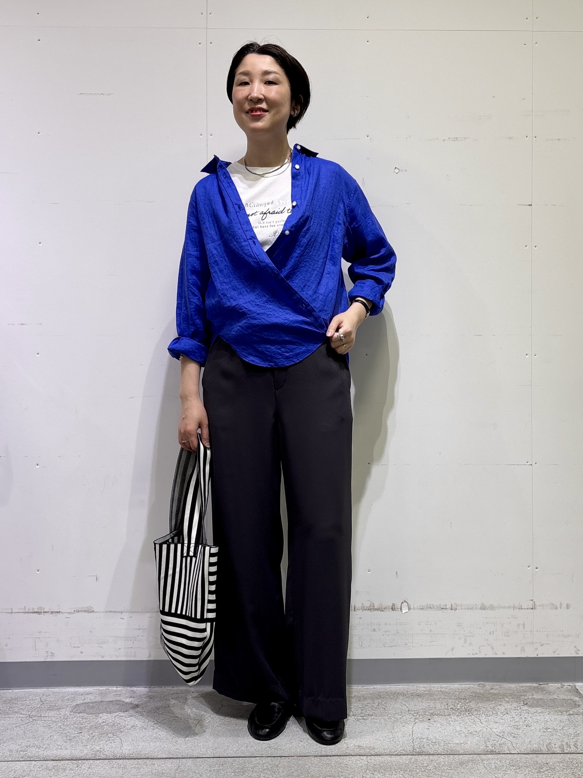 yuriさんの「INDIVI｜【接触冷感／2WAY】カシュクールリネンシャツ」を使ったコーディネート