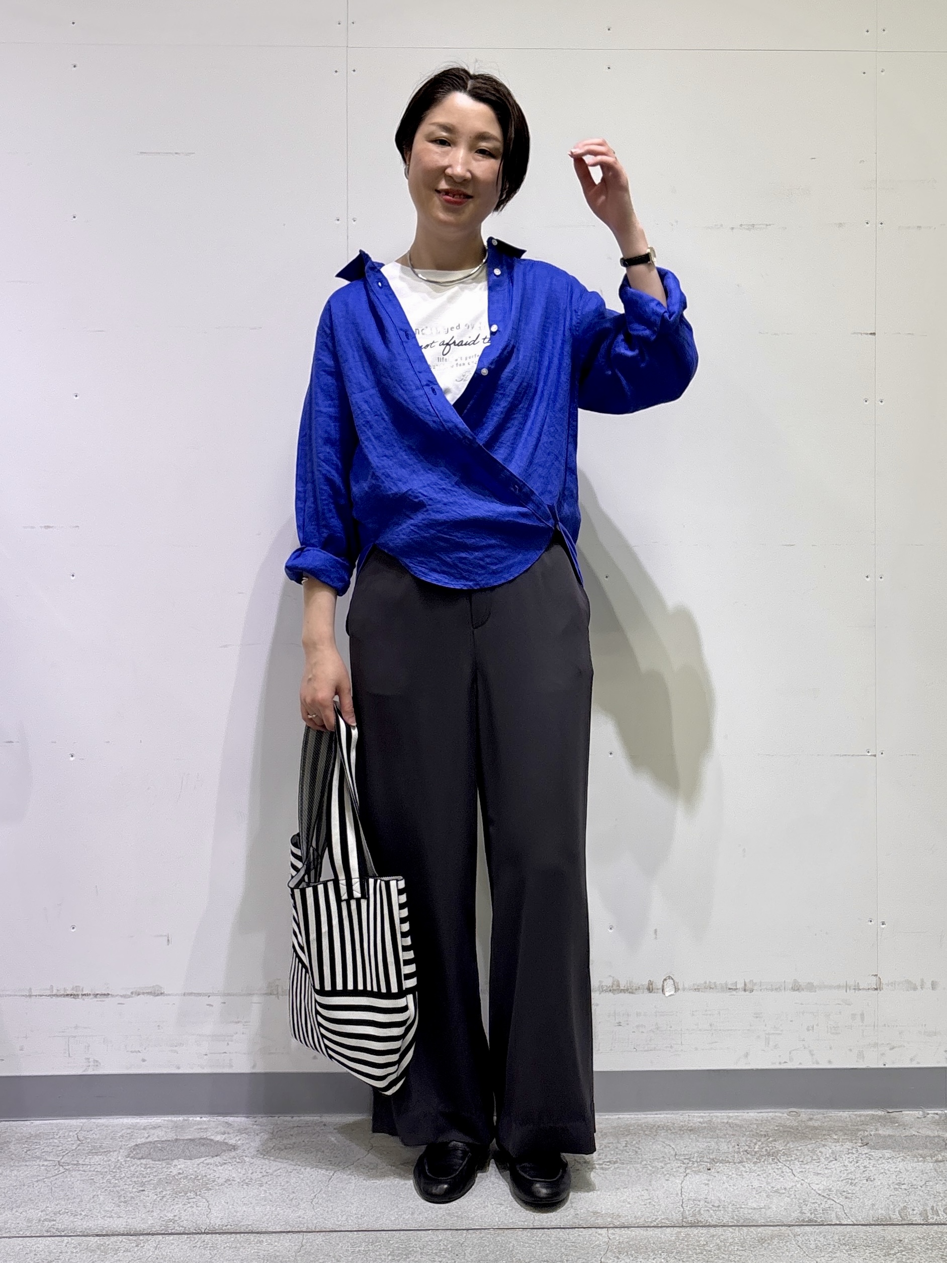 yuriさんの「INDIVI｜【接触冷感／2WAY】カシュクールリネンシャツ」を使ったコーディネート