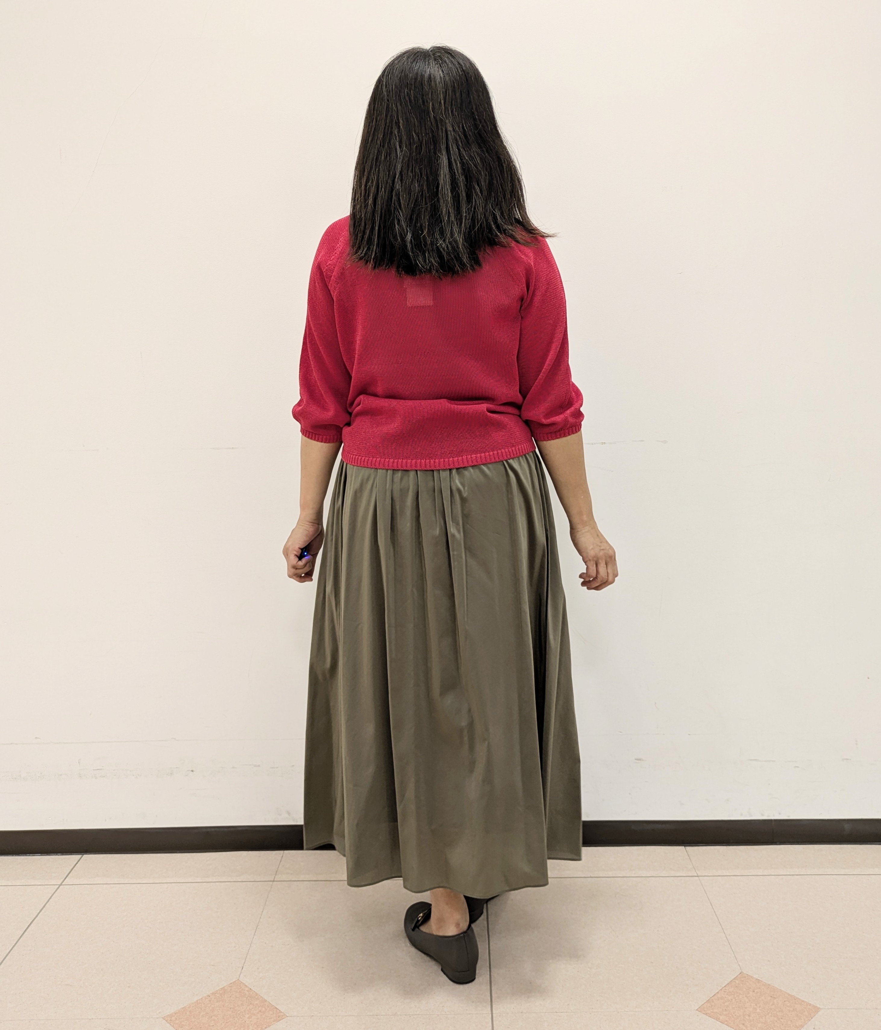 ともさんの「UNTITLED｜【洗える/ゆったり】クルーネックドライニット」を使ったコーディネート