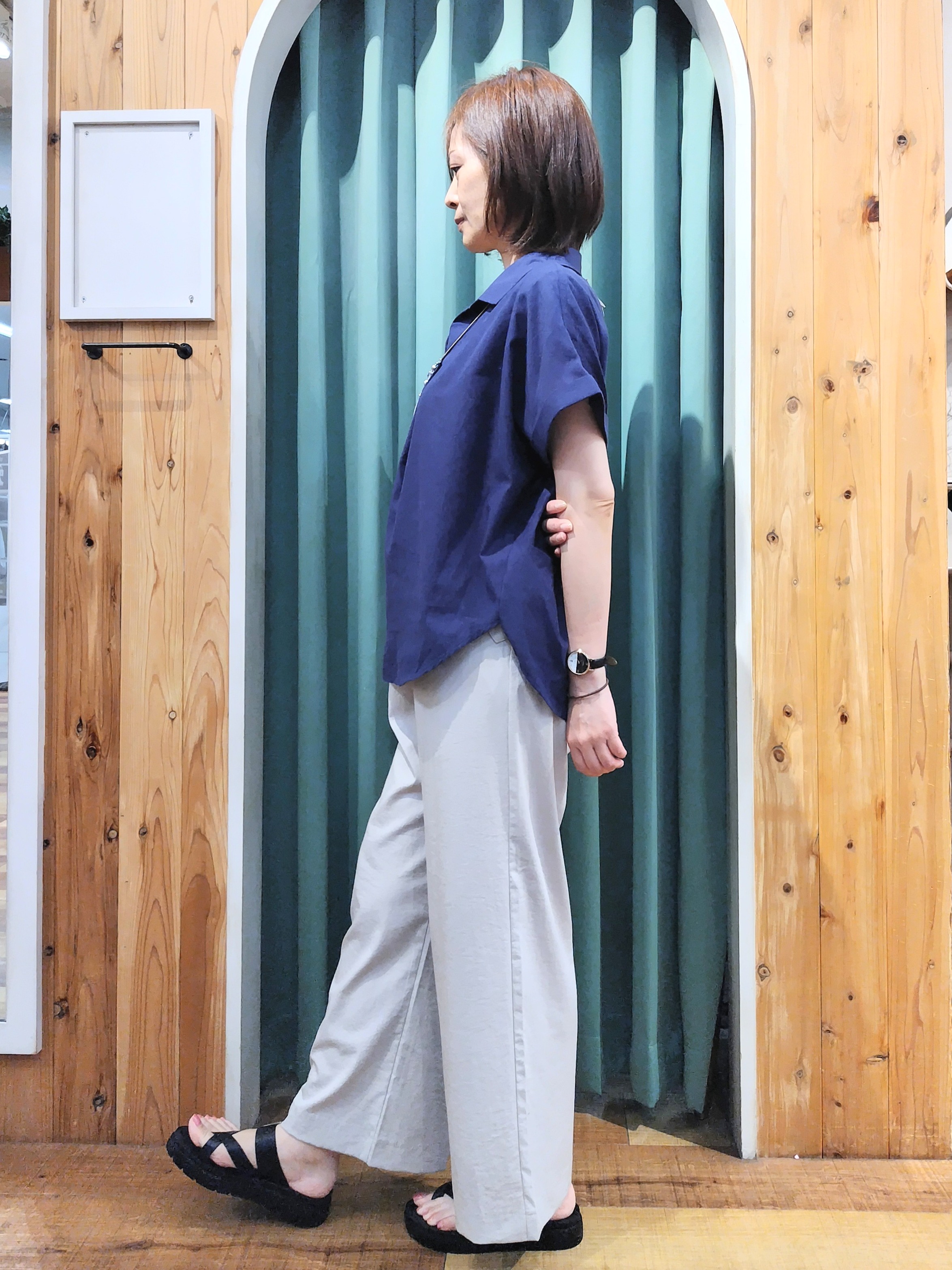 ショーコラさんの「SHOO･LA･RUE｜【ひんやり/UV】インせず着られる フレンチリネンスキッパーシャツ」を使ったコーディネート