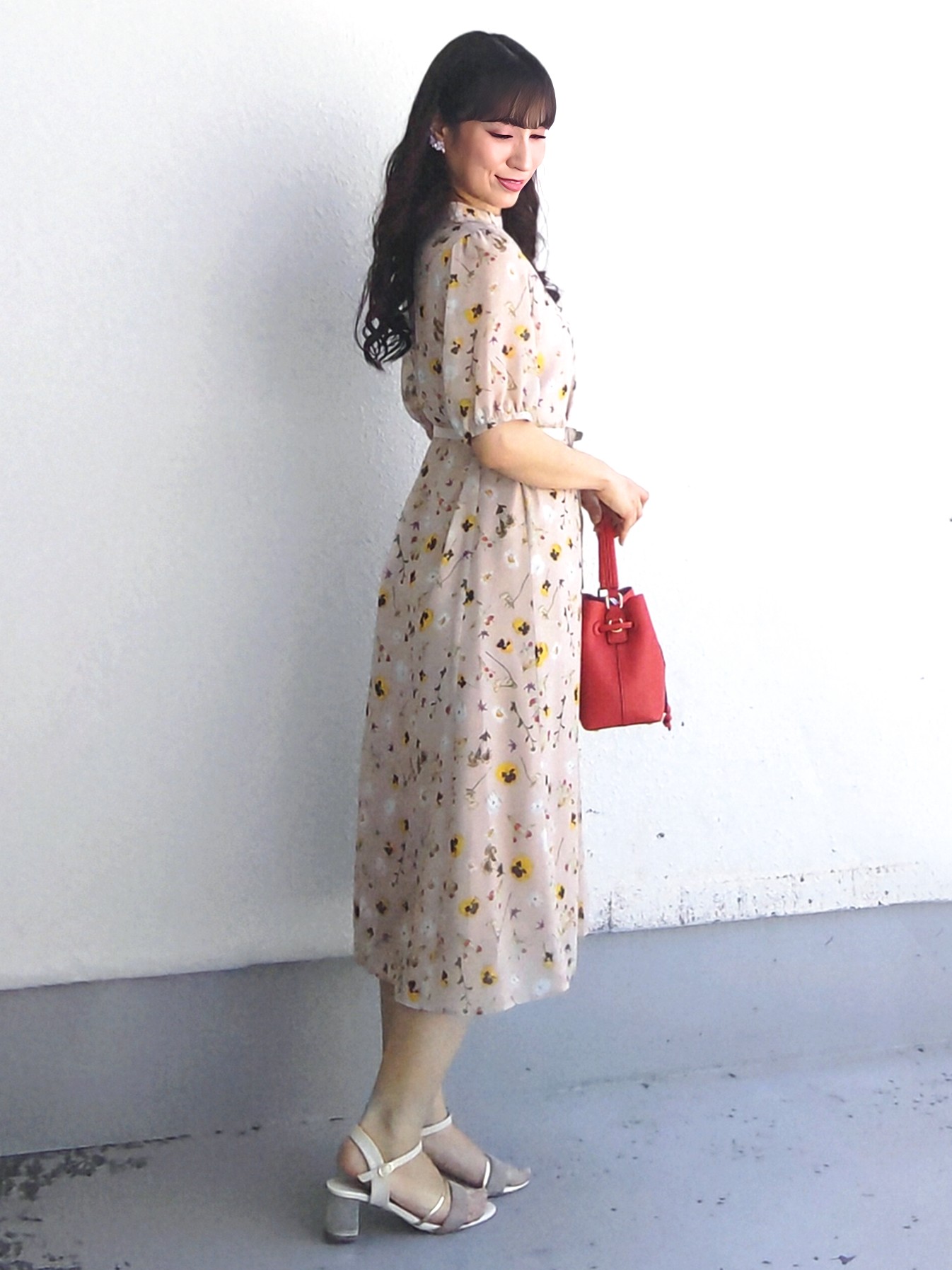 keinaさんの「SunaUna｜【co creation and yours／SS～L】多色花柄プリーツワンピース」を使ったコーディネート