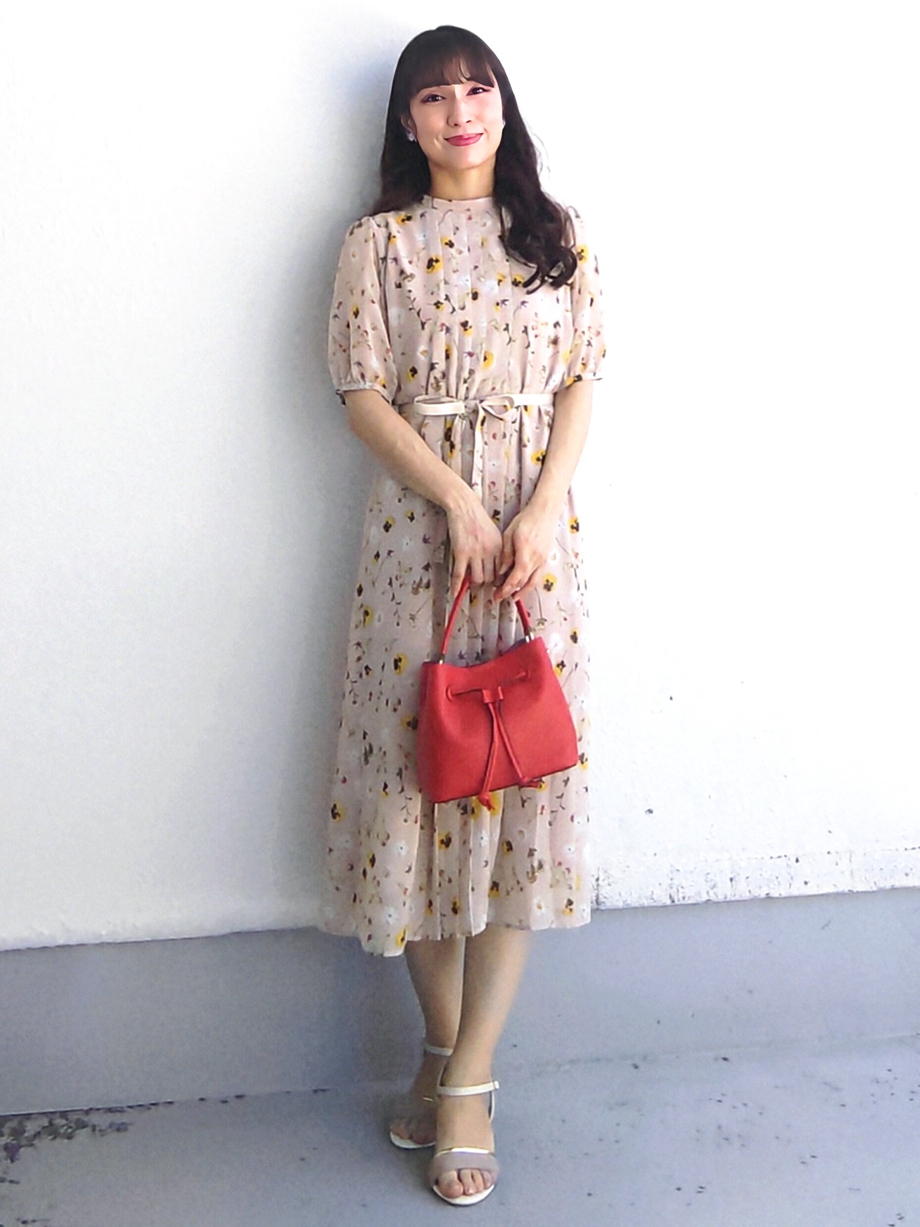 keinaさんの「SunaUna｜【co creation and yours／SS～L】多色花柄プリーツワンピース」を使ったコーディネート
