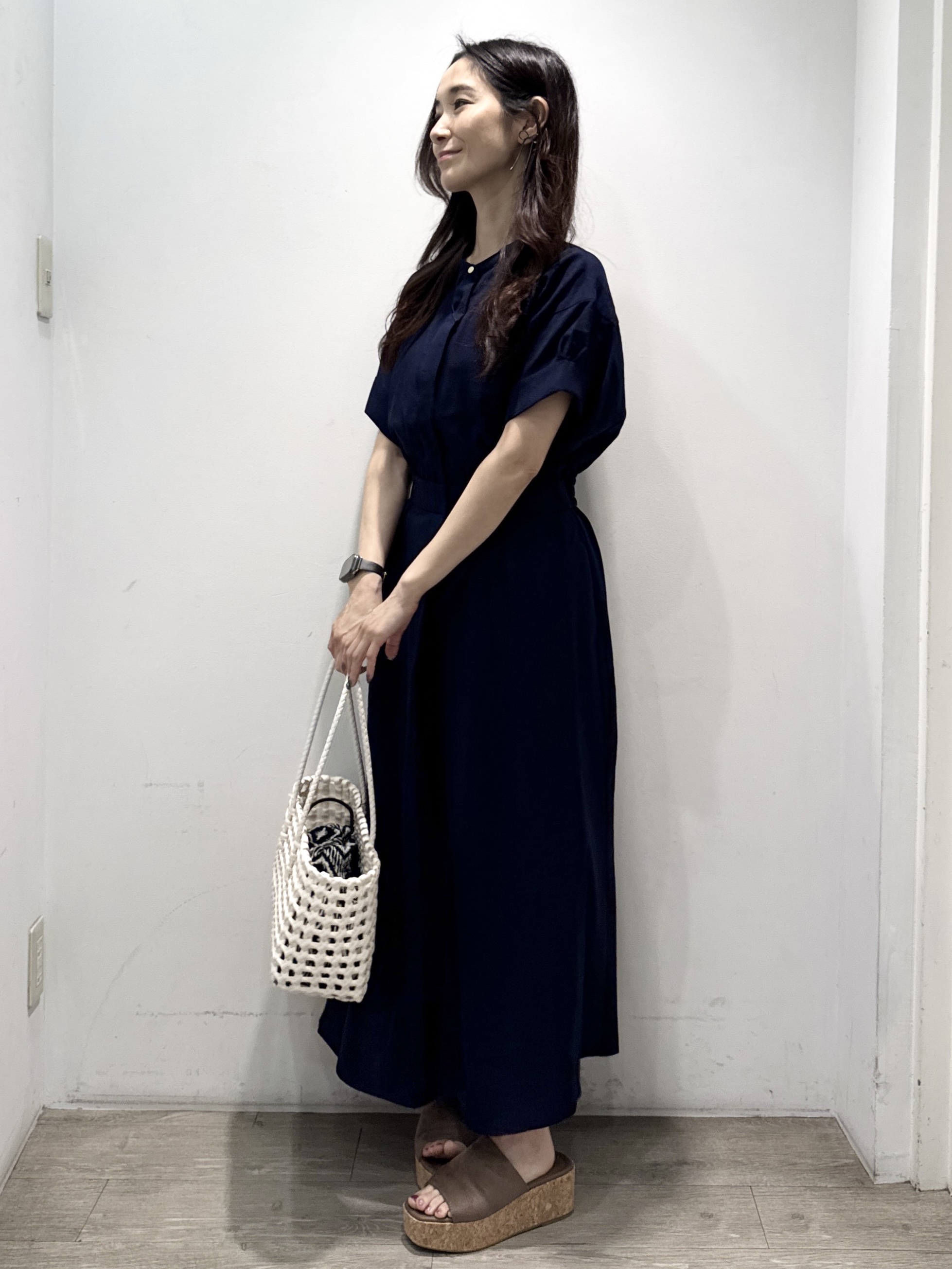 yuicciさんの「OPAQUE.CLIP｜【接触冷感／吸水速乾】リネンライク シャツワンピース《洗濯機OK》」を使ったコーディネート