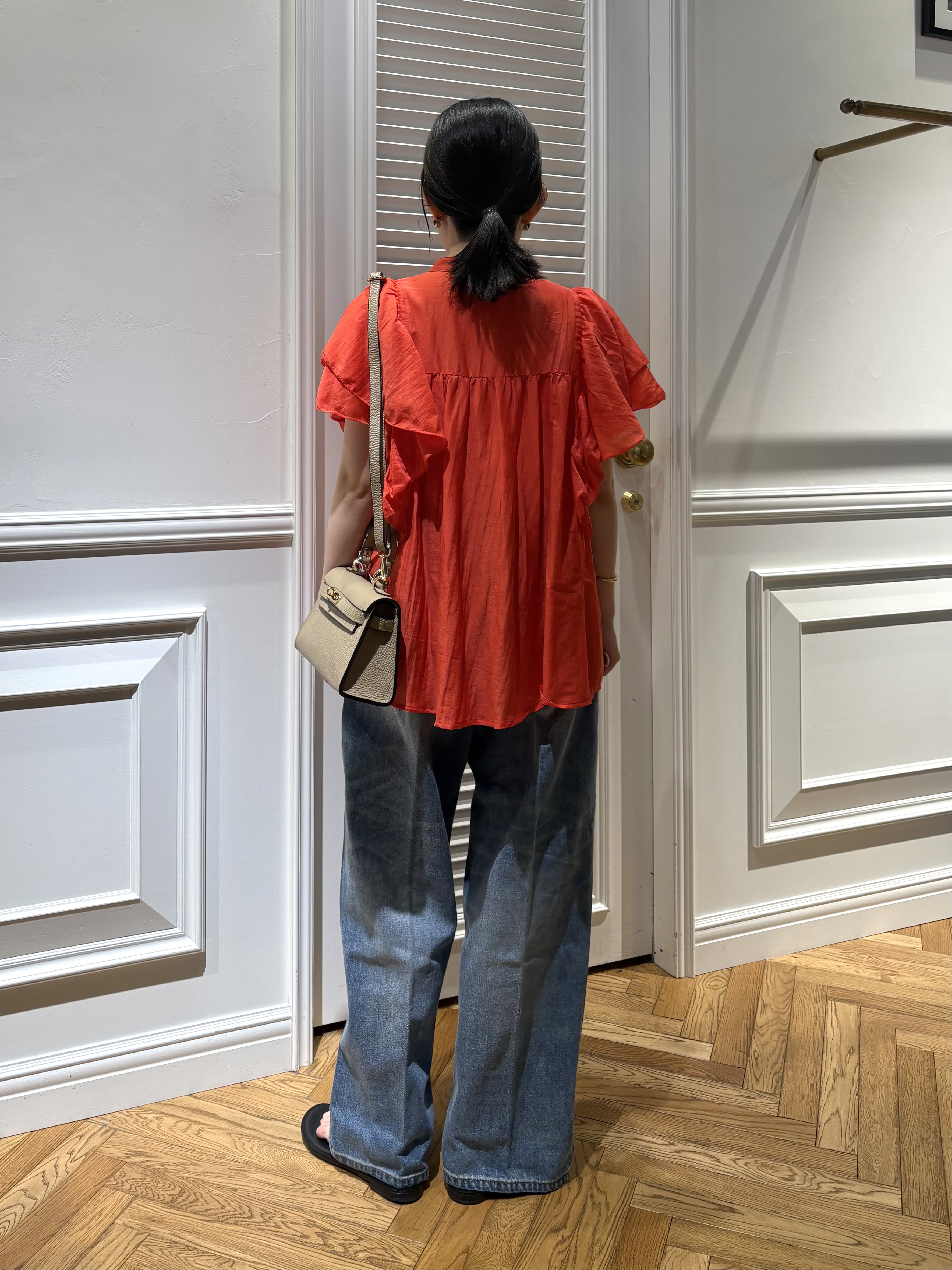 cocoさんの「DRESSTERIOR｜コットンシルク ラッフルスリーブ ブラウス」を使ったコーディネート