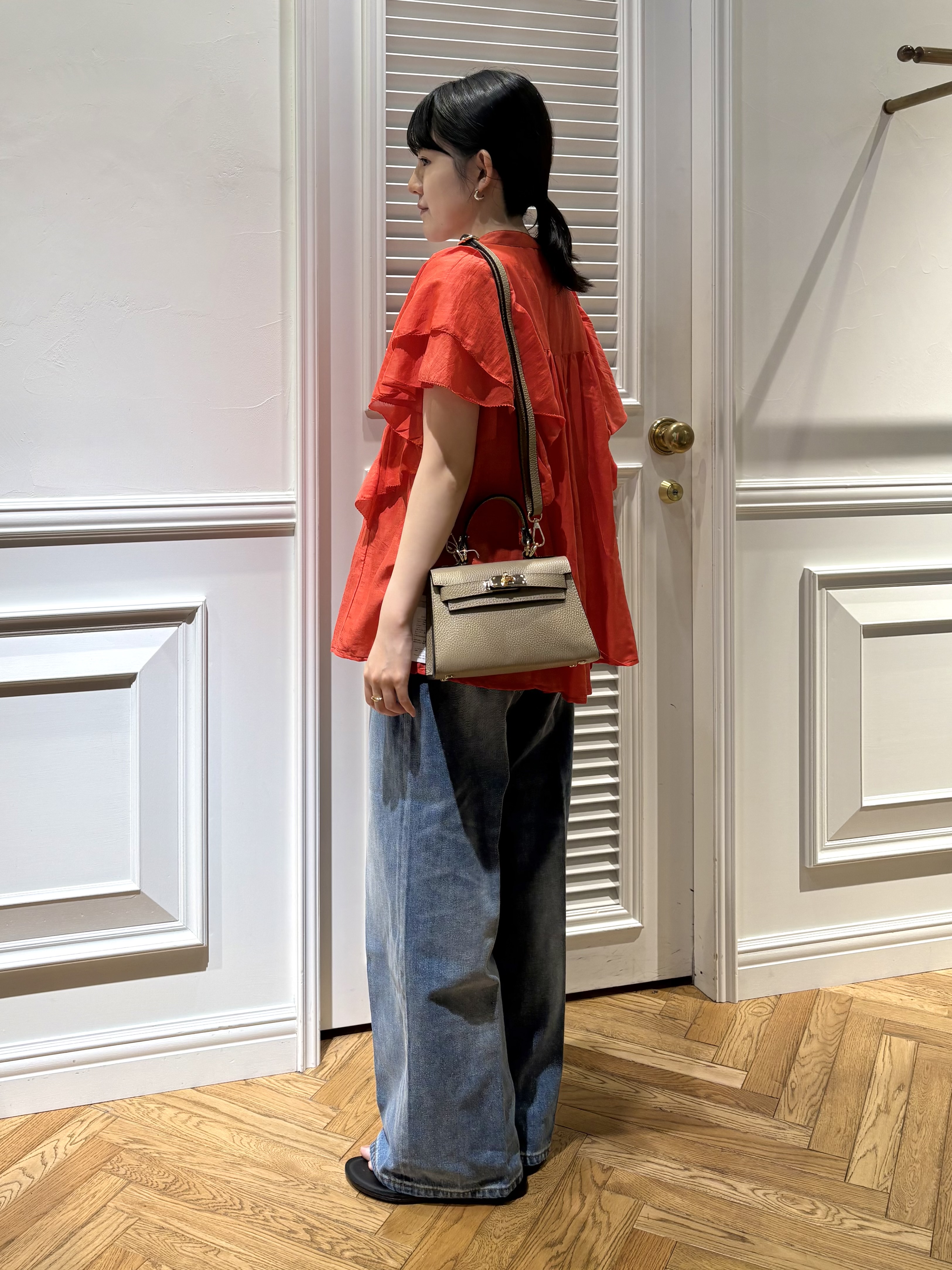 cocoさんの「DRESSTERIOR｜コットンシルク ラッフルスリーブ ブラウス」を使ったコーディネート
