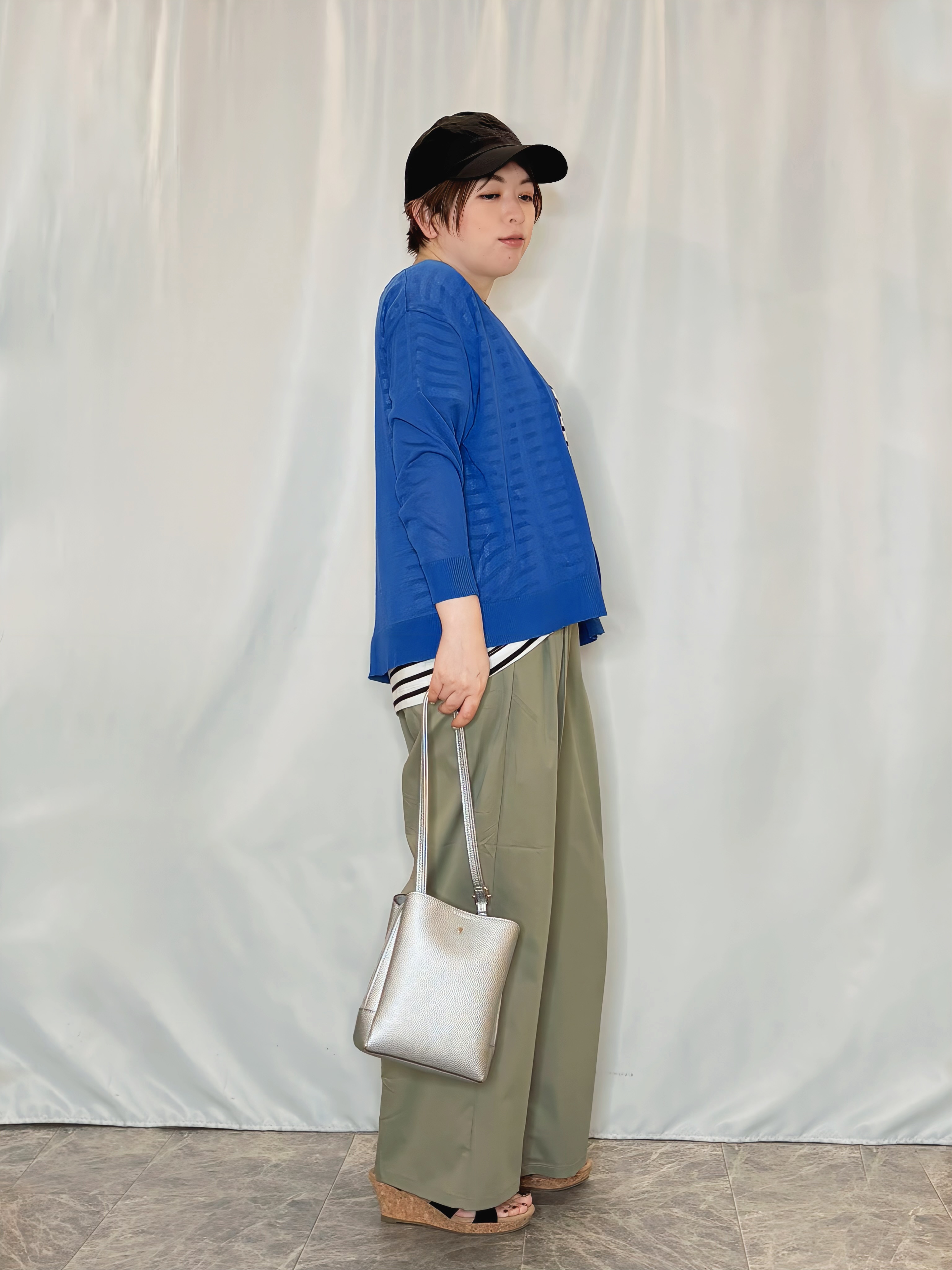たみさんの「SHOO･LA･RUE｜【ひんやり/洗濯機可/S-LL】オンにもオフにも マルチに使えるボタンレスカーディガン」を使ったコーディネート