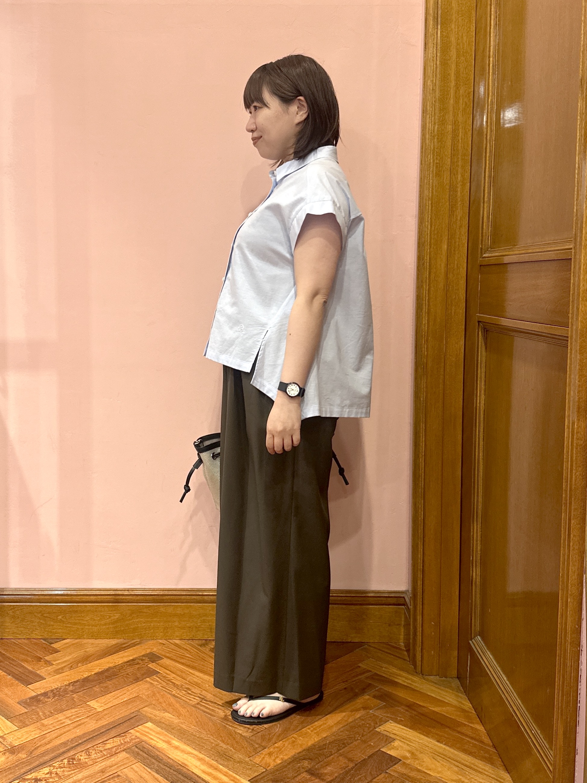 komatsuさんの「DRESSTERIOR｜【毎年人気/ウォッシャブル】バックフレアオックスシャツ」を使ったコーディネート