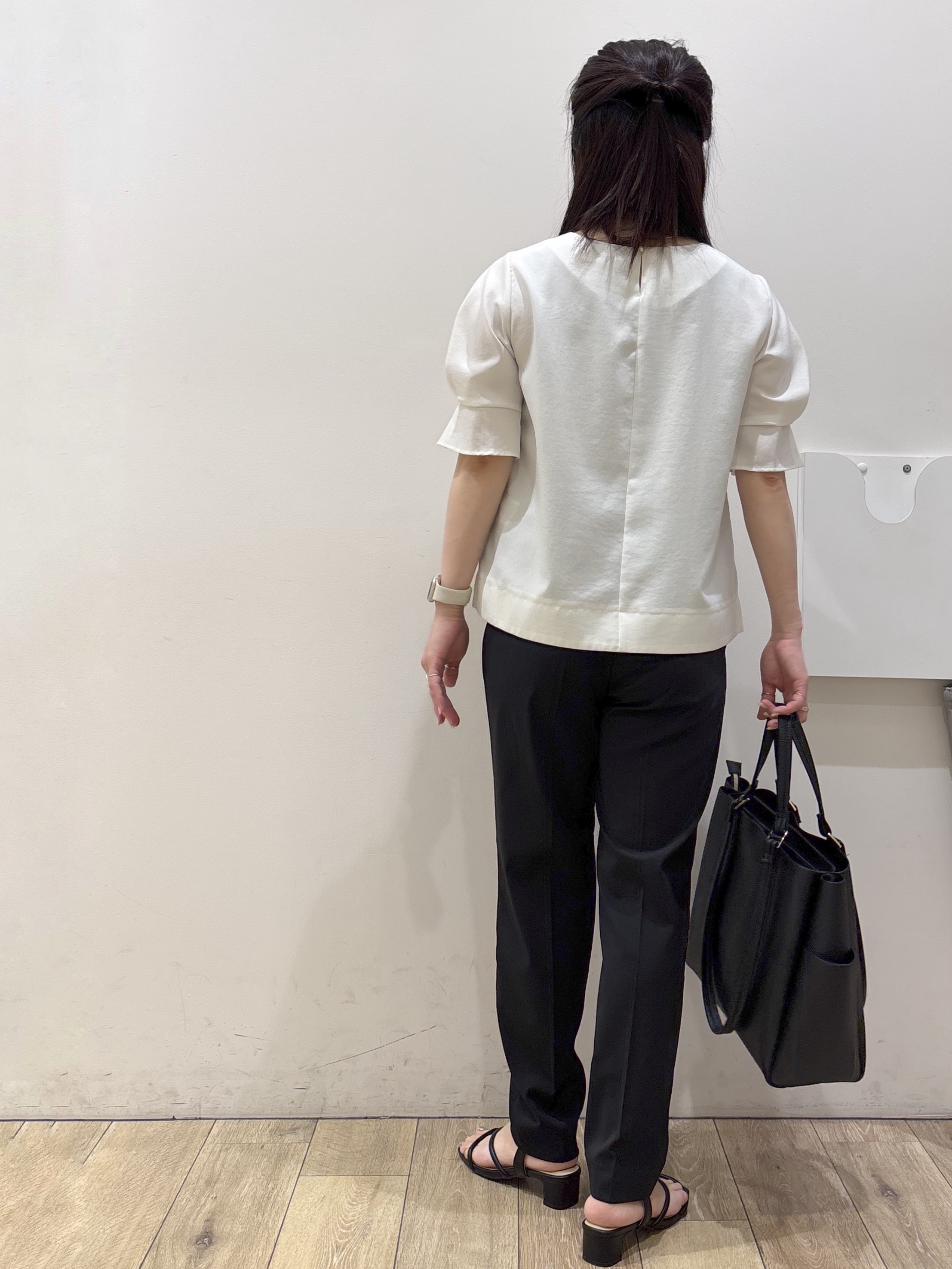 mameさんの「index｜【接触冷感】タックパフスリーブブラウス《吸水速乾／防シワ／洗濯機OK／XS～3L／6col》」を使ったコーディネート