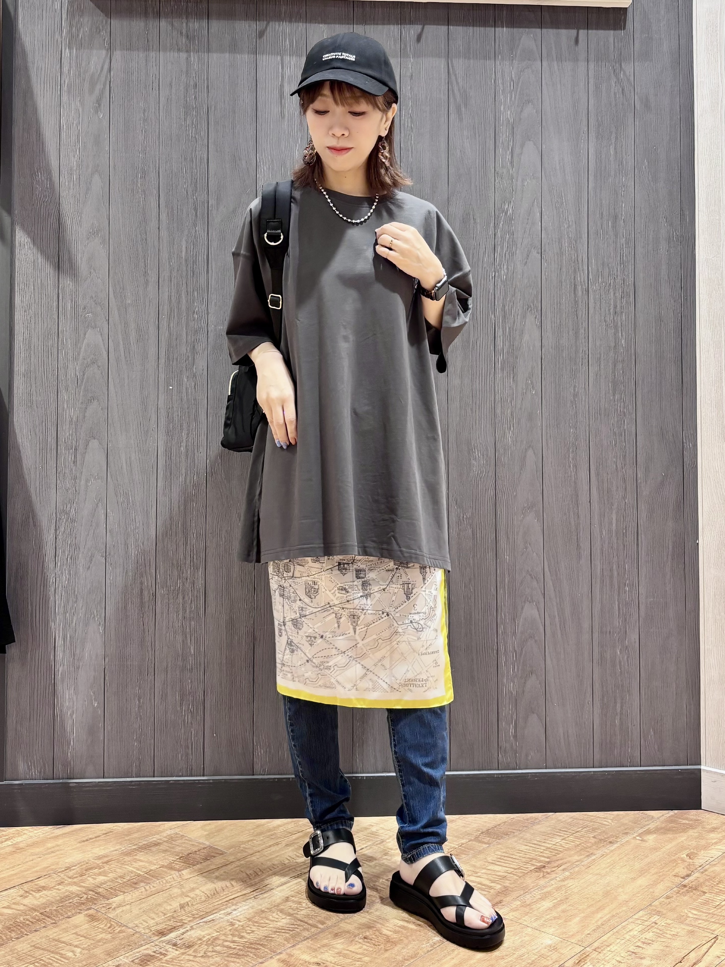meiさんの「SHOO･LA･RUE｜【ひんやり】ゆるっと体型カバー BIGアソートTシャツ」を使ったコーディネート