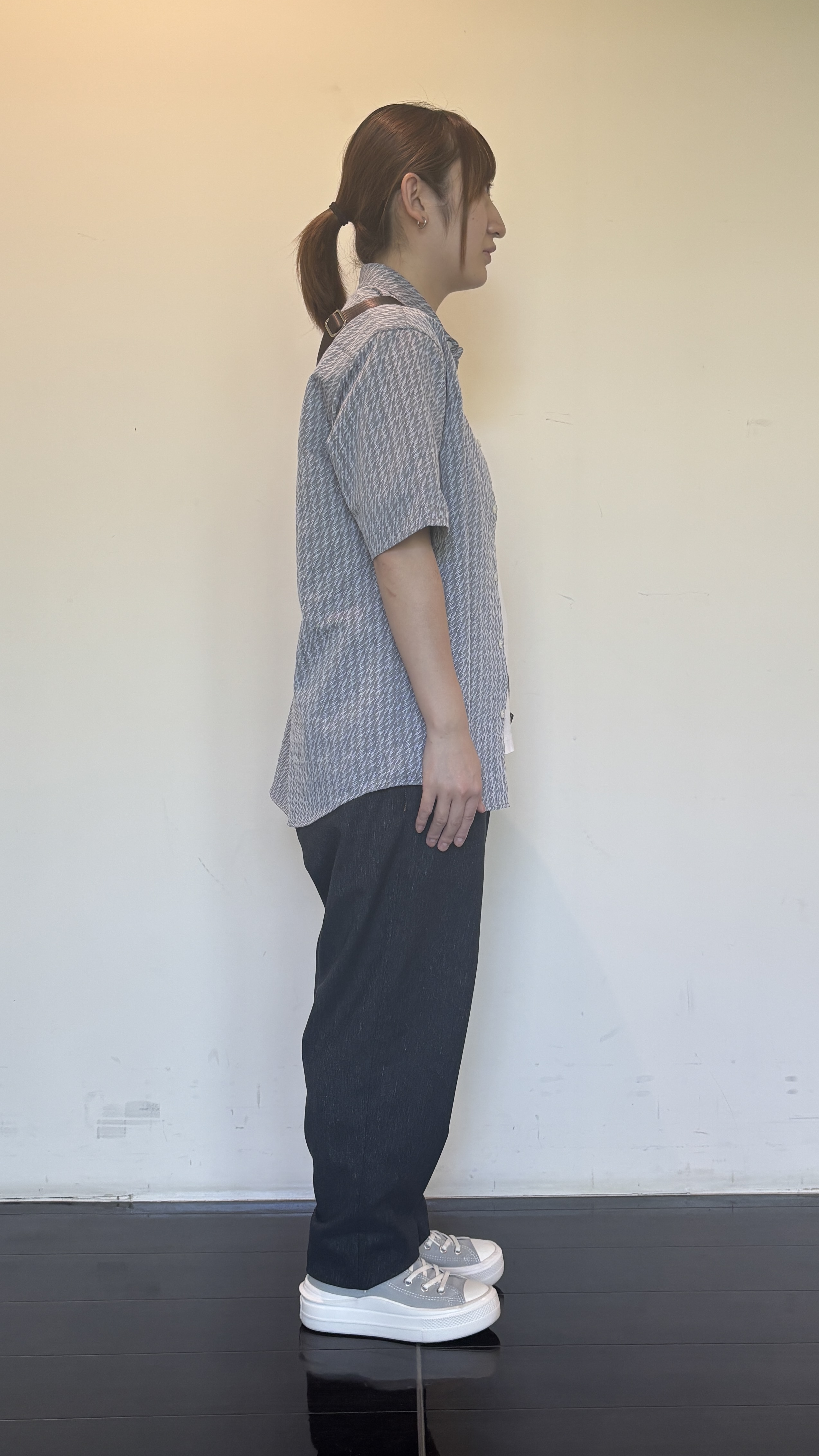 尾形千晴さんの「TAKEO KIKUCHI｜播州織り 千鳥 半袖シャツ」を使ったコーディネート