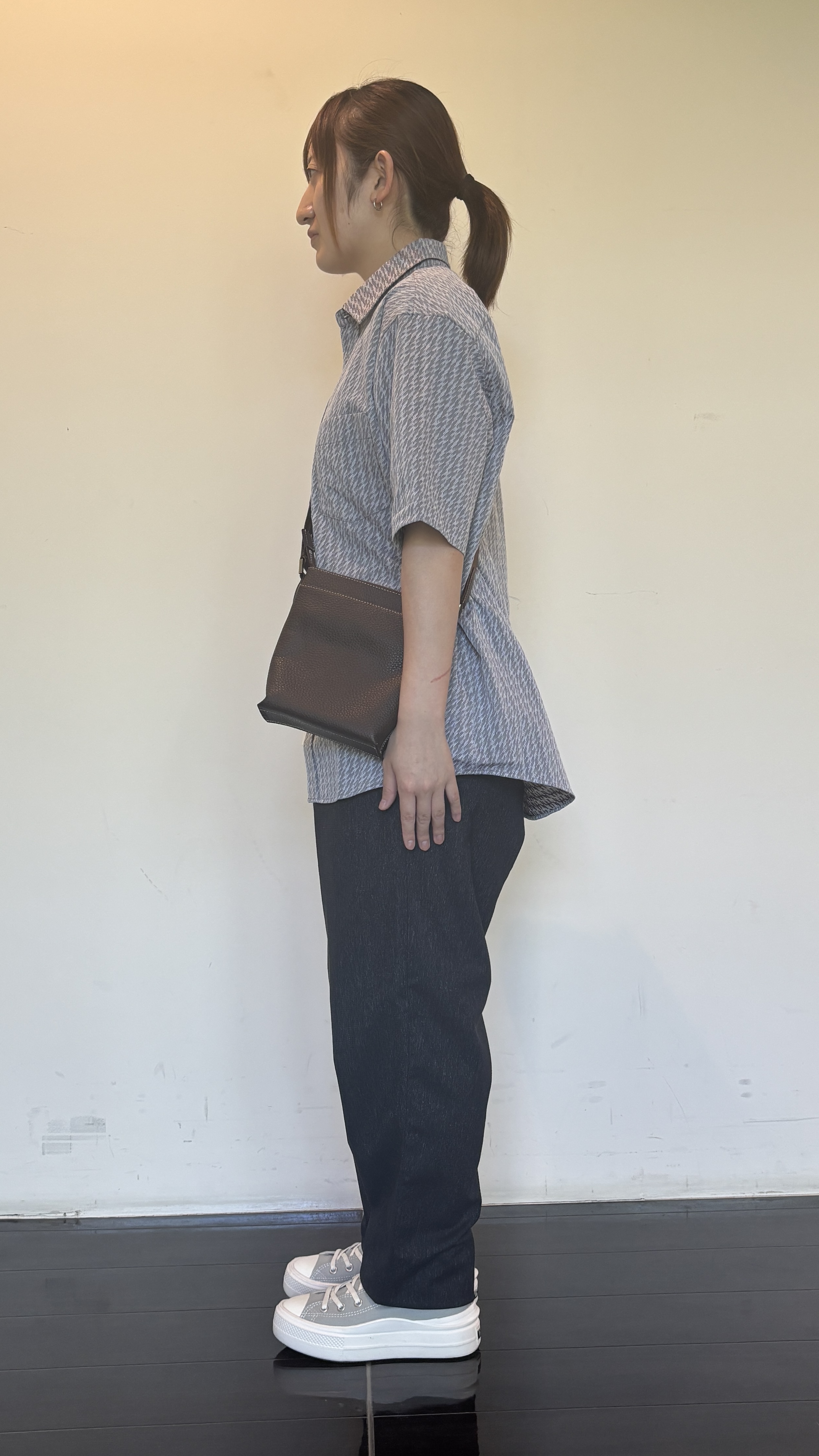 尾形千晴さんの「TAKEO KIKUCHI｜播州織り 千鳥 半袖シャツ」を使ったコーディネート