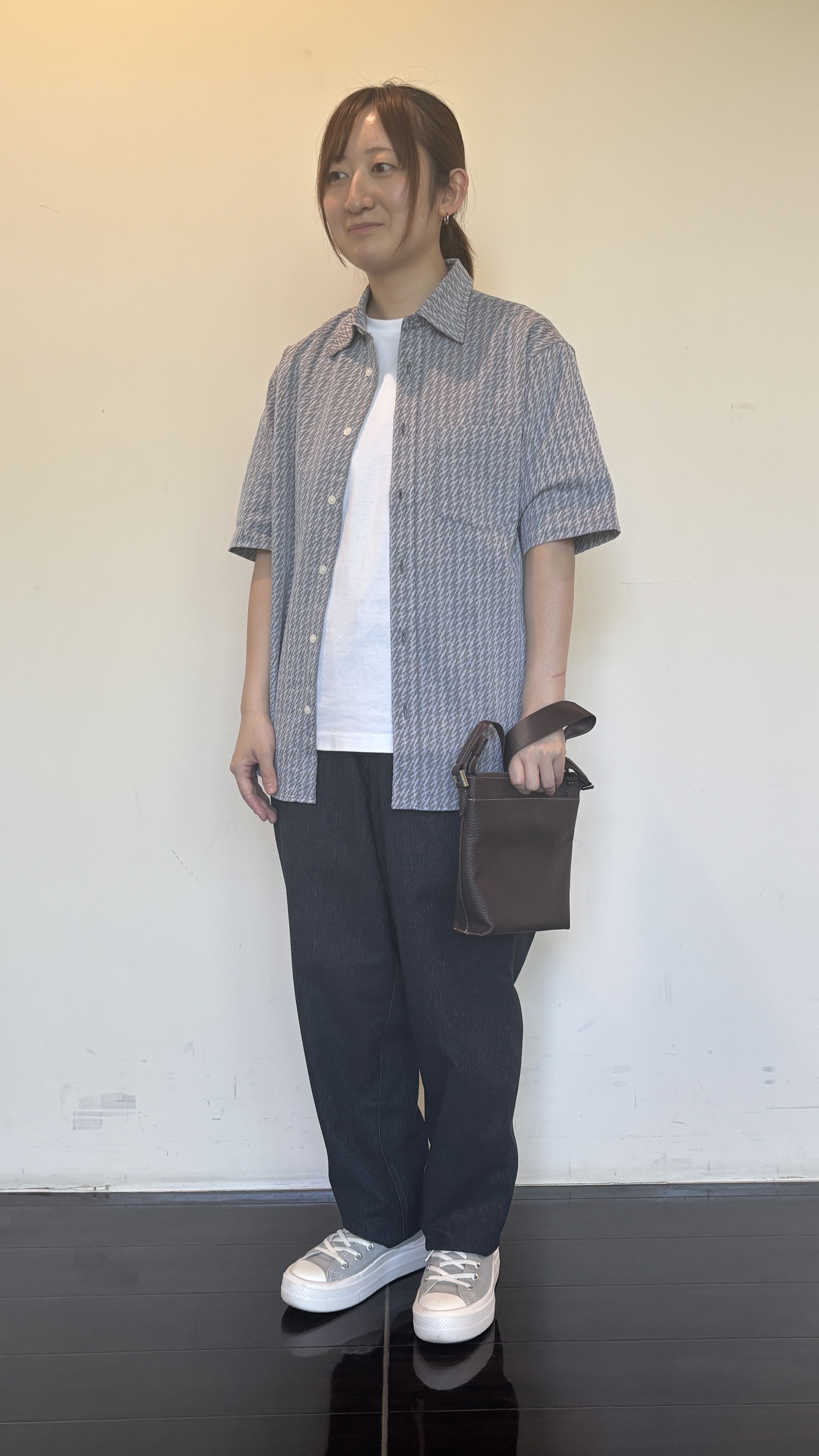 尾形千晴さんの「TAKEO KIKUCHI｜播州織り 千鳥 半袖シャツ」を使ったコーディネート