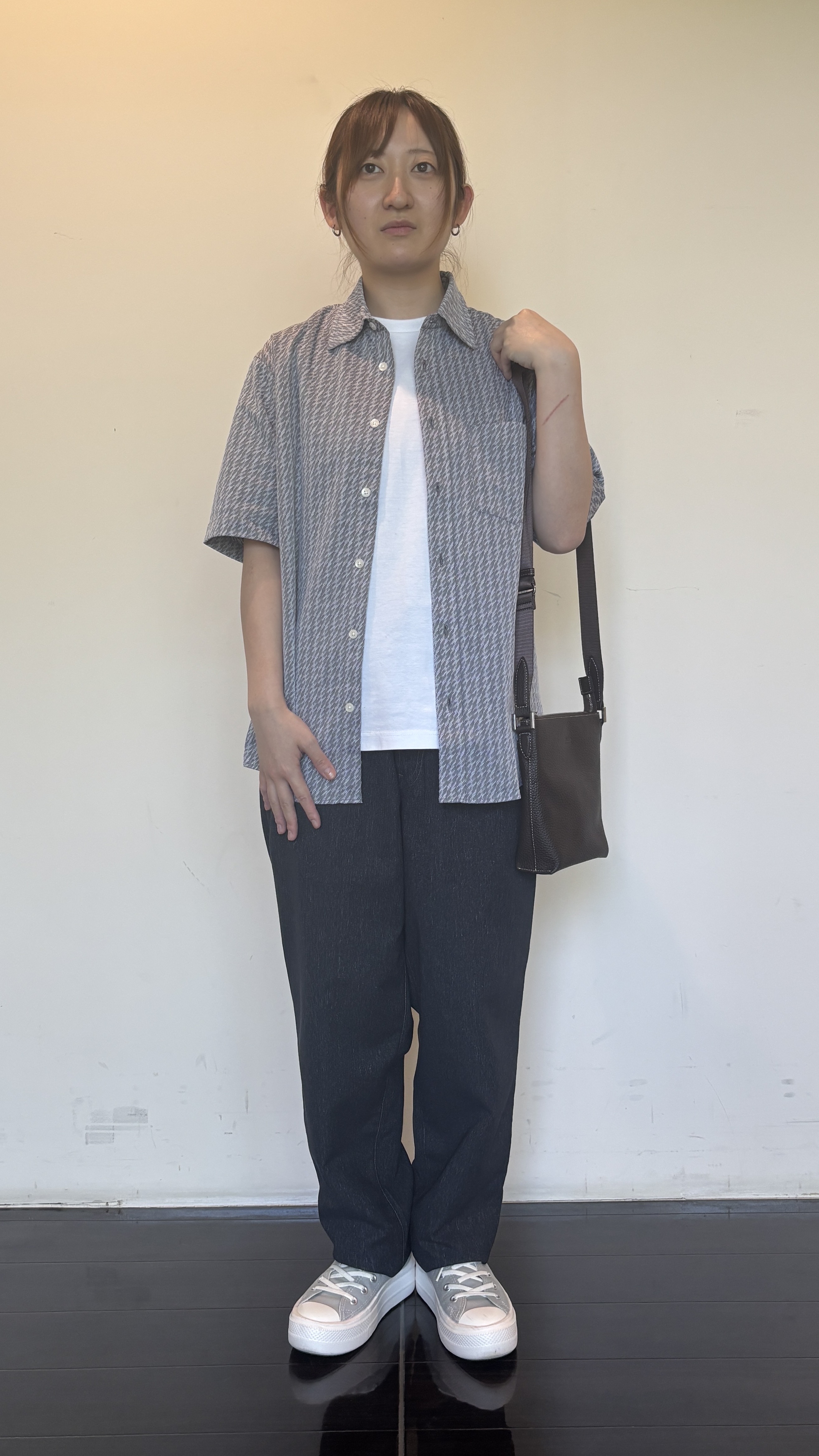 尾形千晴さんの「TAKEO KIKUCHI｜播州織り 千鳥 半袖シャツ」を使ったコーディネート