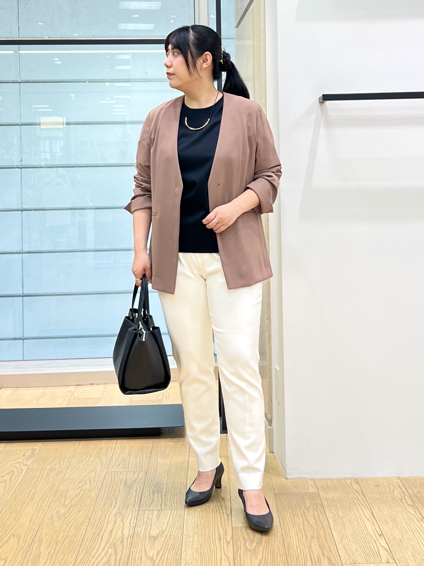 shimaさんの「INDIVI｜【さらに軽く軽快！／着る日傘】ノーカラージャケット」を使ったコーディネート