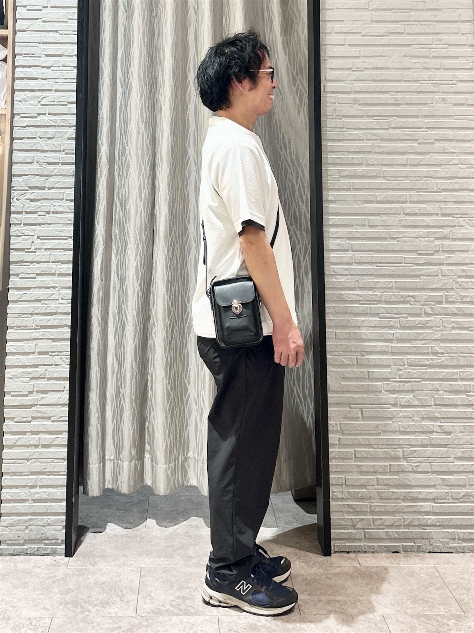 KENJI Iさんの「THE SHOP TK｜【一枚でコーディネートが完成！】レイヤード風 キーネック 半袖Tシャツ 洗濯機OK」を使ったコーディネート