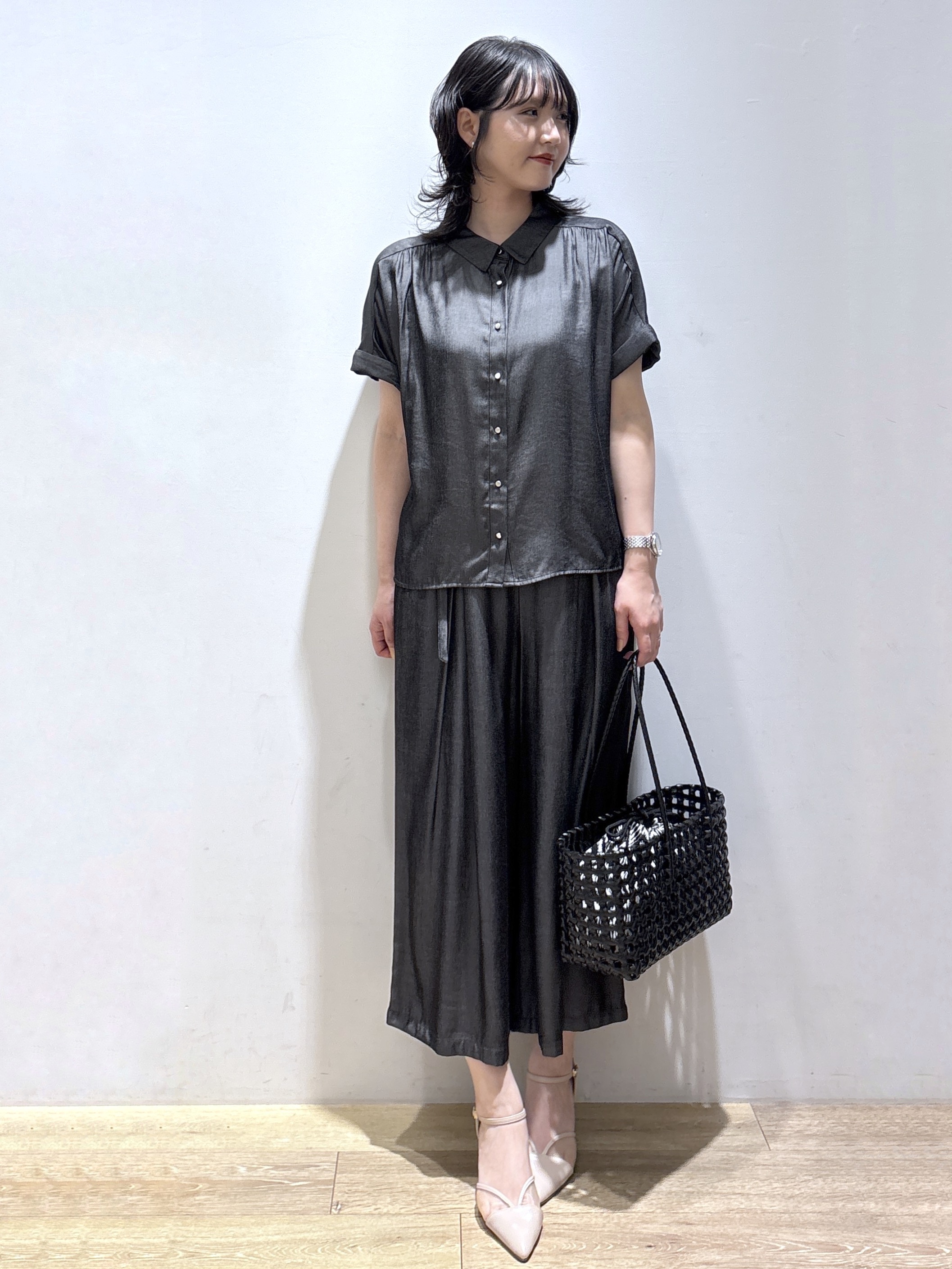 mizukiさんの「index｜【UVケア／接触冷感／吸水速乾】シャンブレーターンバックシャツ《洗濯機OK》」を使ったコーディネート