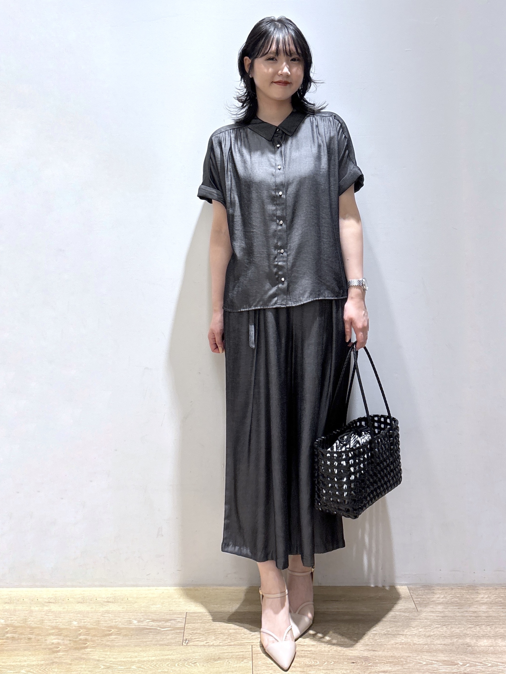 mizukiさんの「index｜【UVケア／接触冷感／吸水速乾】シャンブレーターンバックシャツ《洗濯機OK》」を使ったコーディネート
