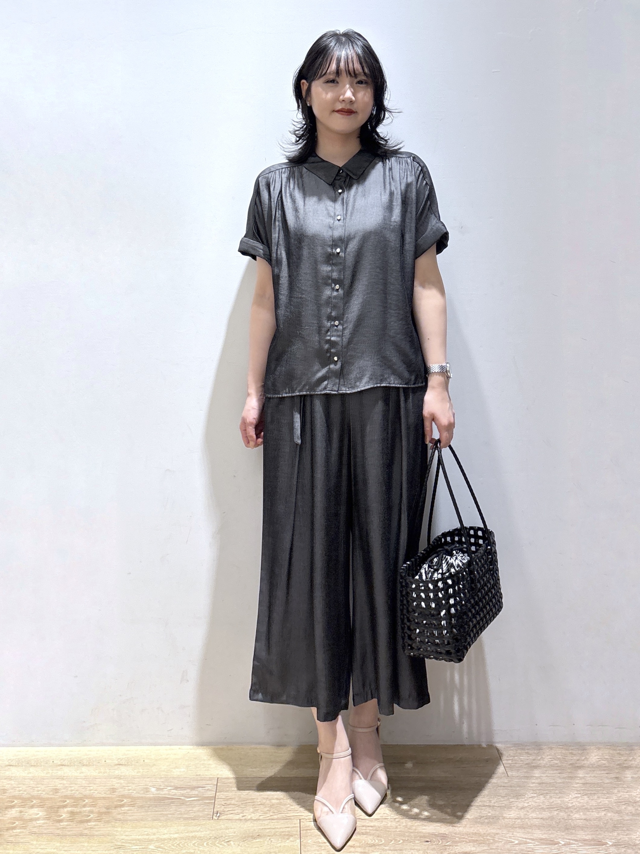 mizukiさんの「index｜【UVケア／接触冷感／吸水速乾】シャンブレーターンバックシャツ《洗濯機OK》」を使ったコーディネート