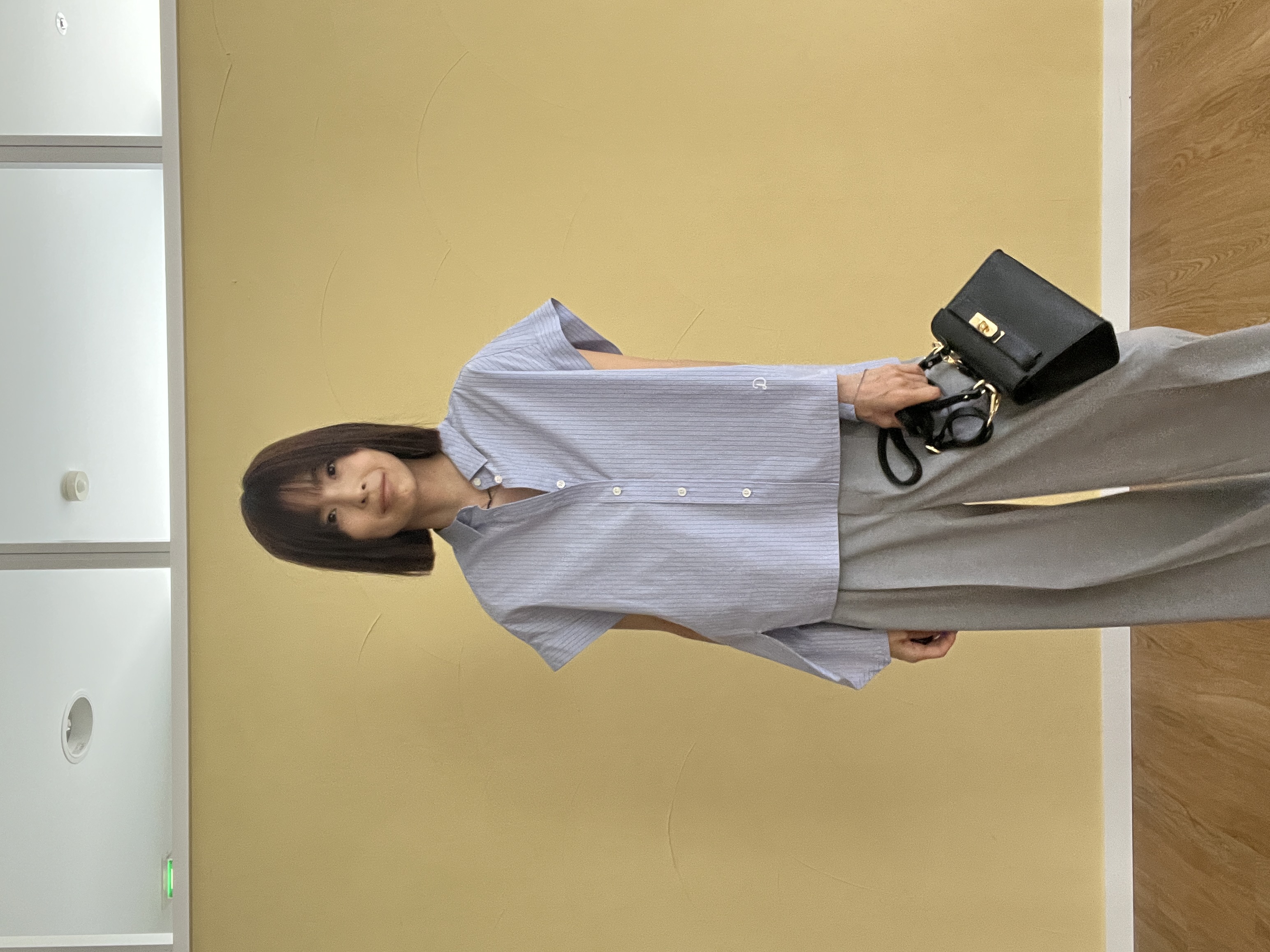 misaさんの「DRESSTERIOR｜【毎年人気/ウォッシャブル】バックフレアオックスシャツ」を使ったコーディネート