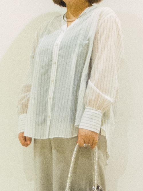 takedaさんの「UNTITLED｜【洗える／軽やか】無地＆ストライプ柄 切替タックブラウス」を使ったコーディネート