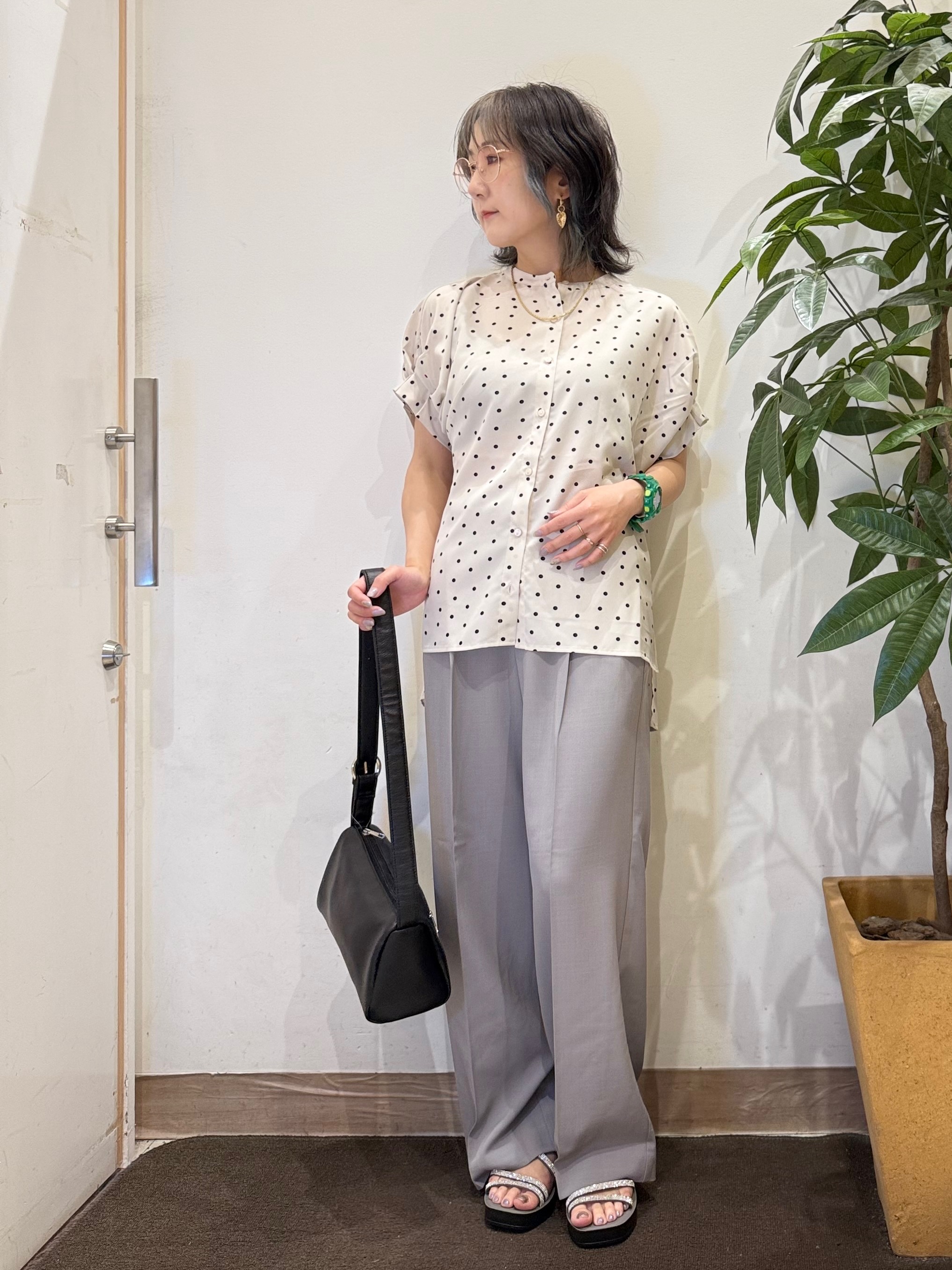 misakiさんの「SHOO･LA･RUE｜【洗濯機可／洗濯後しわになりにくい】大人の甘さをプラスする ドット柄袖タックブラウス」を使ったコーディネート