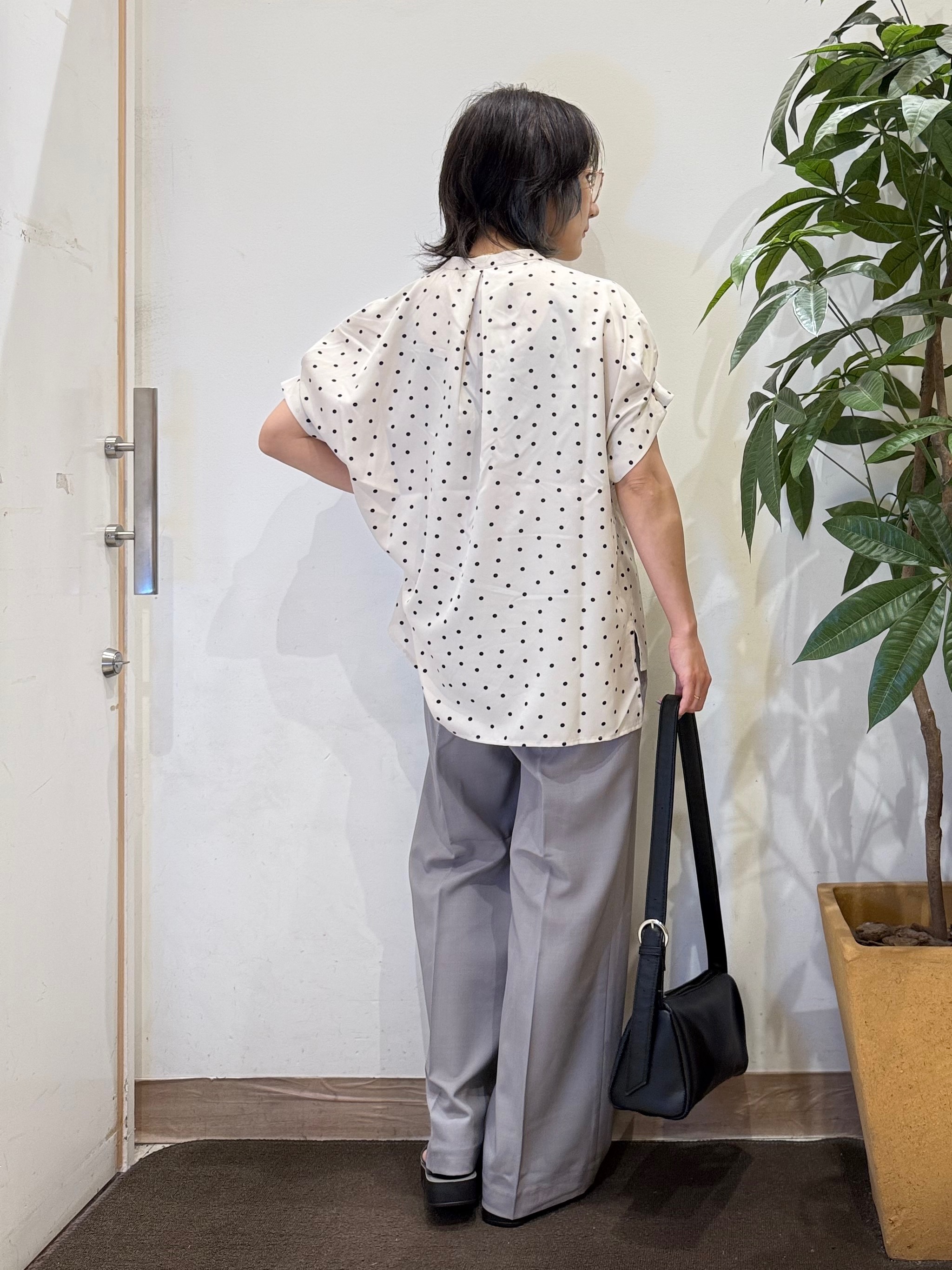 misakiさんの「SHOO･LA･RUE｜【洗濯機可／洗濯後しわになりにくい】大人の甘さをプラスする ドット柄袖タックブラウス」を使ったコーディネート