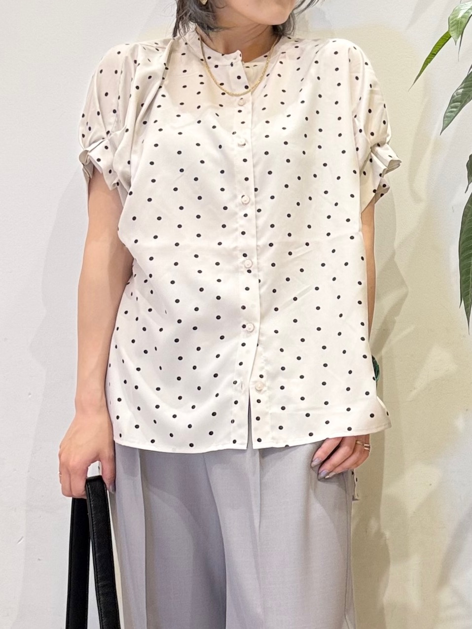 misakiさんの「SHOO･LA･RUE｜【洗濯機可／洗濯後しわになりにくい】大人の甘さをプラスする ドット柄袖タックブラウス」を使ったコーディネート