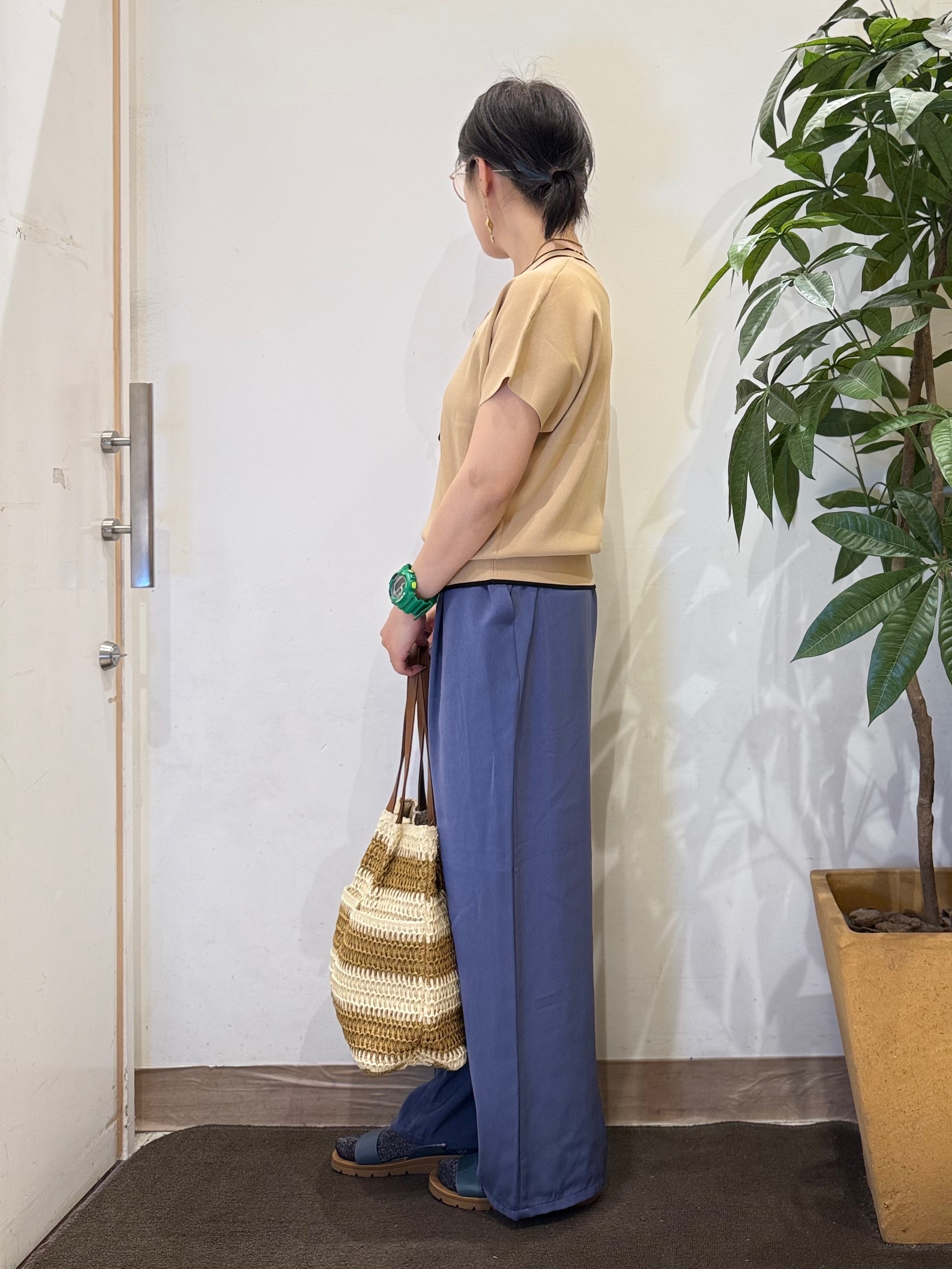 misakiさんの「SHOO･LA･RUE｜【毎日洗える/ひんやり/UV/S-LL】 毛玉になりにくい配色ボウタイ半袖ニット」を使ったコーディネート