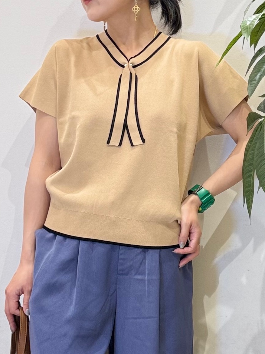 misakiさんの「SHOO･LA･RUE｜【毎日洗える/ひんやり/UV/S-LL】 毛玉になりにくい配色ボウタイ半袖ニット」を使ったコーディネート