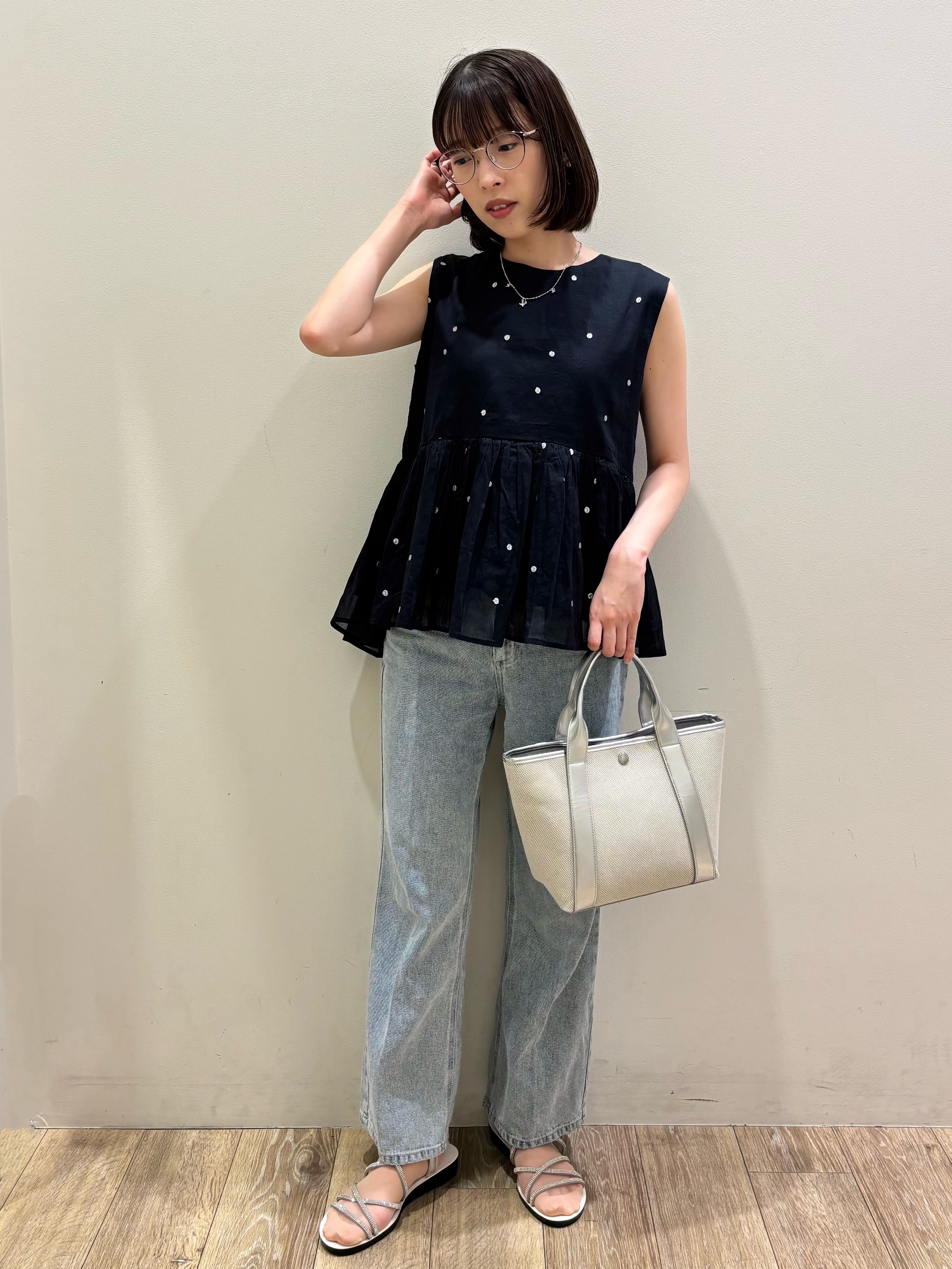 honamiさんの「index｜ラメドット刺繍ペプラムブラウス【洗える】」を使ったコーディネート