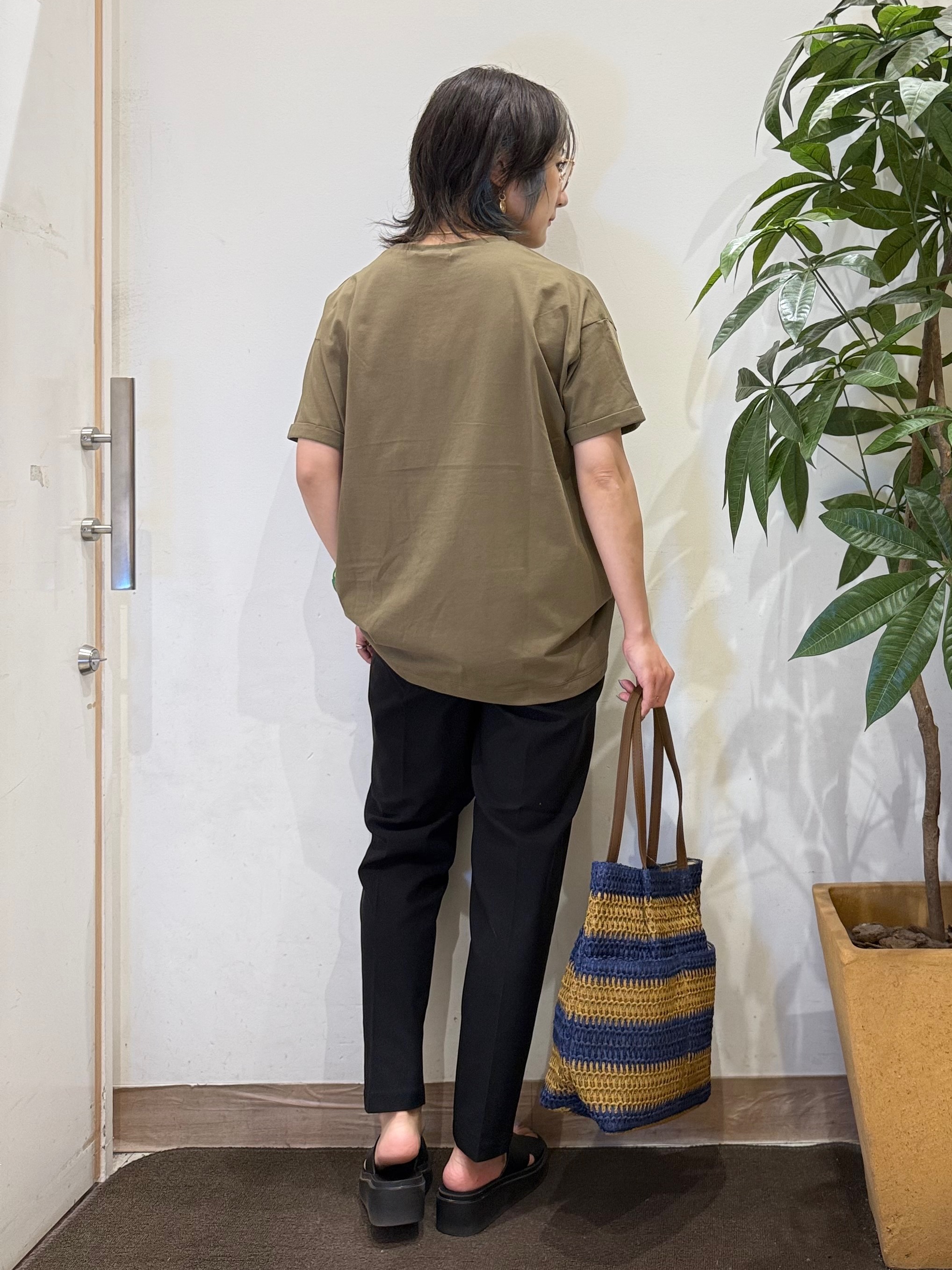 misakiさんの「SHOO･LA･RUE｜【ひんやり/S-LL】インせず決まる フロントタックデザインTシャツ」を使ったコーディネート