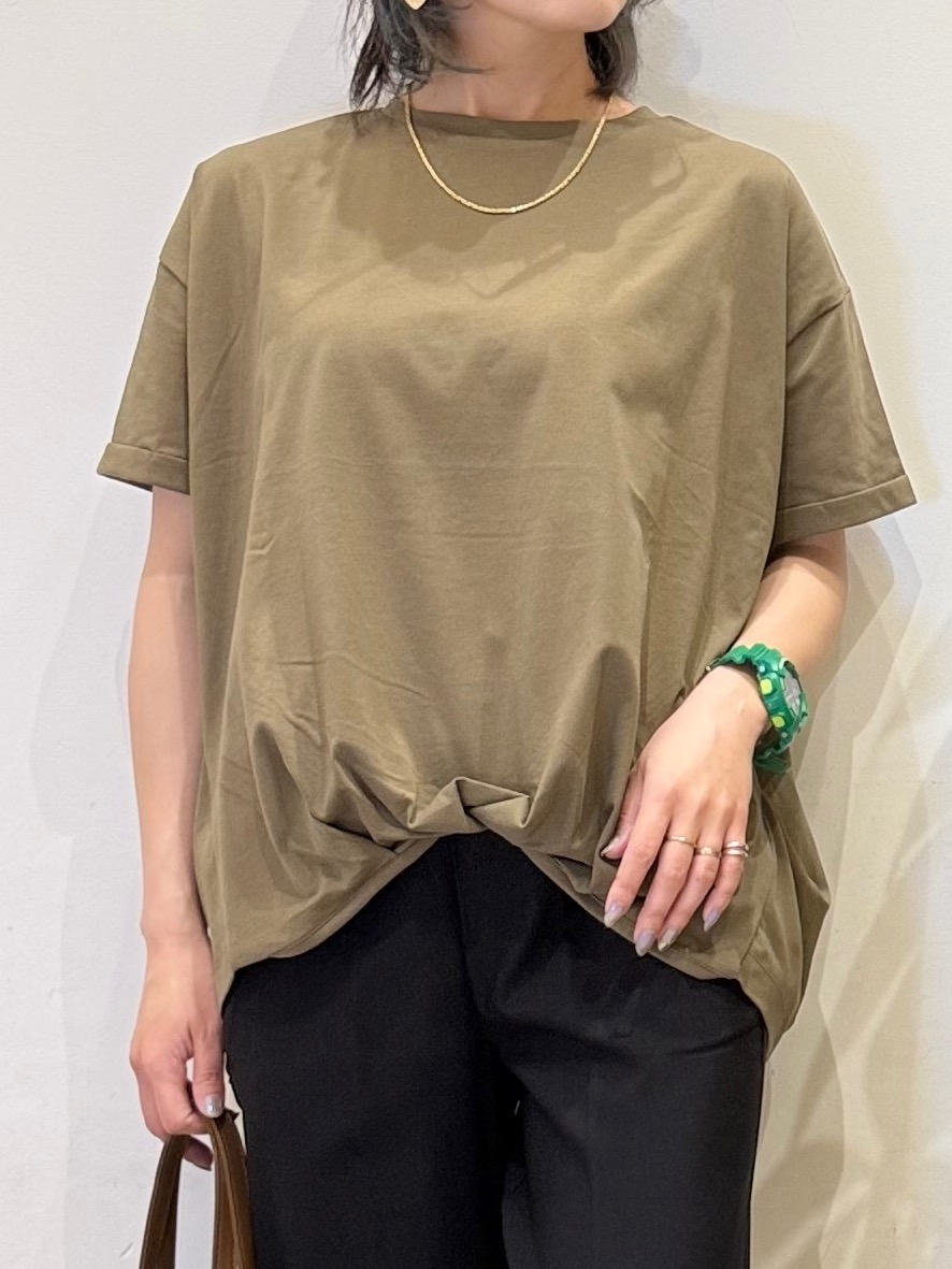 misakiさんの「SHOO･LA･RUE｜【ひんやり/S-LL】インせず決まる フロントタックデザインTシャツ」を使ったコーディネート