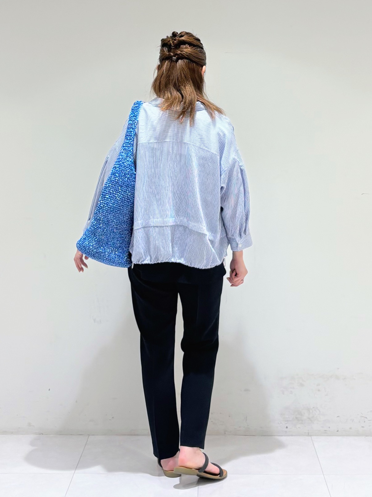 tsuyuさんの「INDIVI｜【接触冷感／洗える／2WAY】ドロスト付 シアーシャンブレーシャツ」を使ったコーディネート