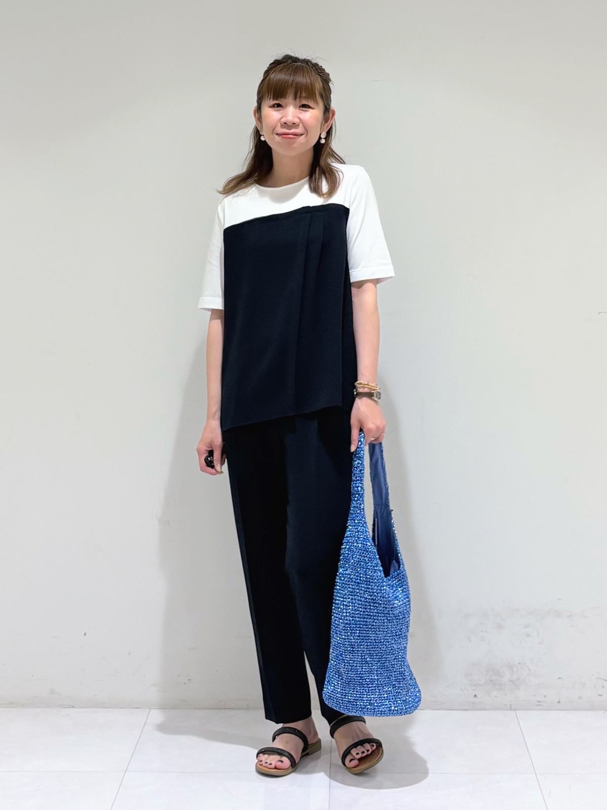 tsuyuさんの「INDIVI｜【接触冷感／洗える／2WAY】ドロスト付 シアーシャンブレーシャツ」を使ったコーディネート