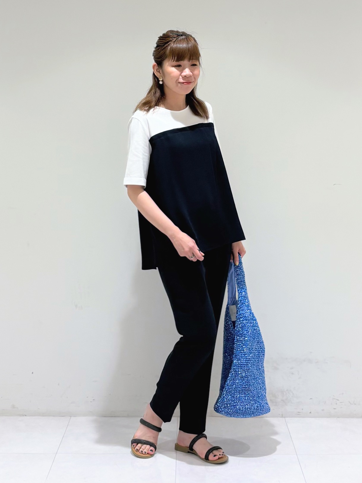 tsuyuさんの「INDIVI｜【接触冷感／洗える／2WAY】ドロスト付 シアーシャンブレーシャツ」を使ったコーディネート