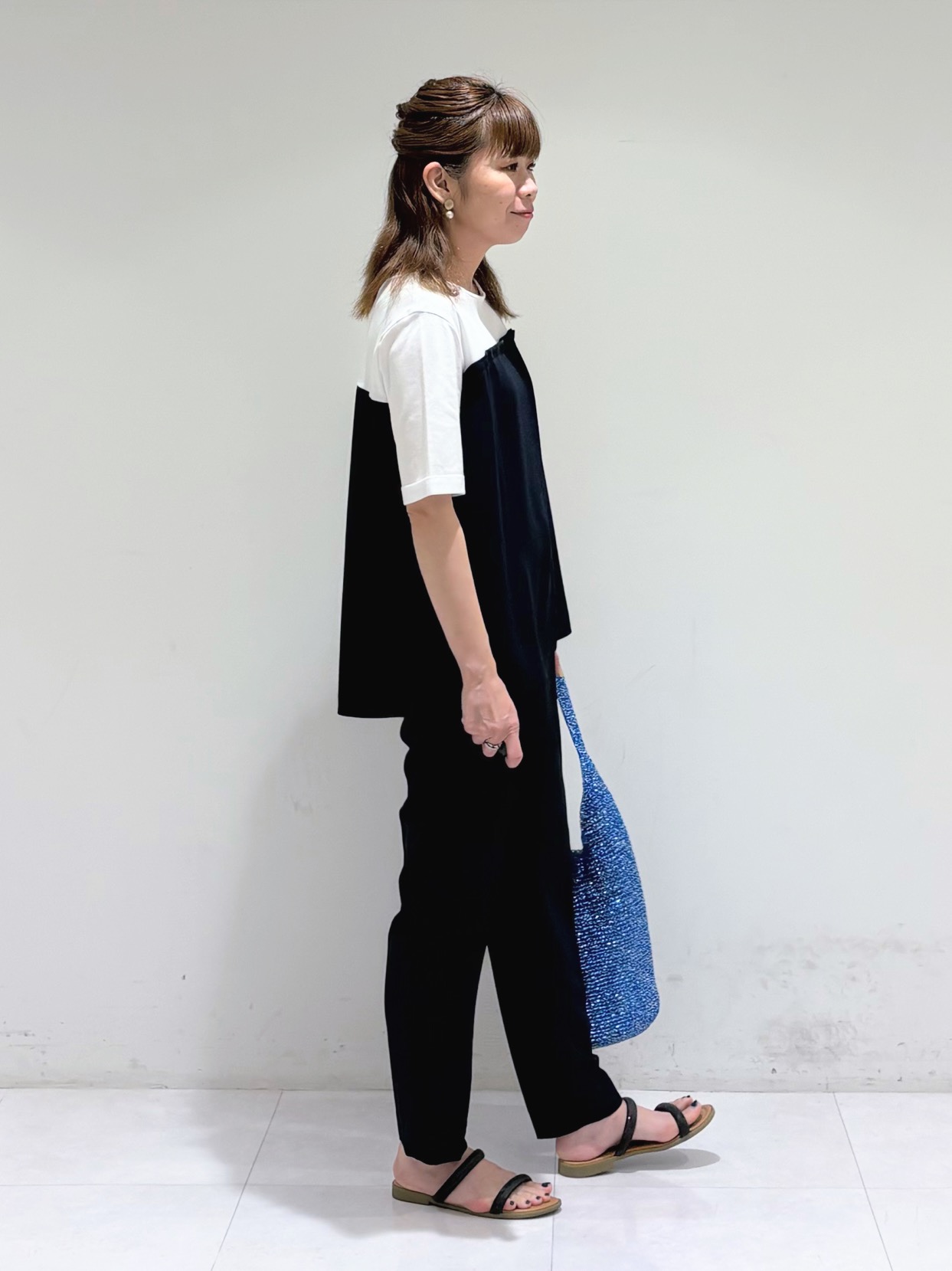 tsuyuさんの「INDIVI｜【接触冷感／洗える／2WAY】ドロスト付 シアーシャンブレーシャツ」を使ったコーディネート