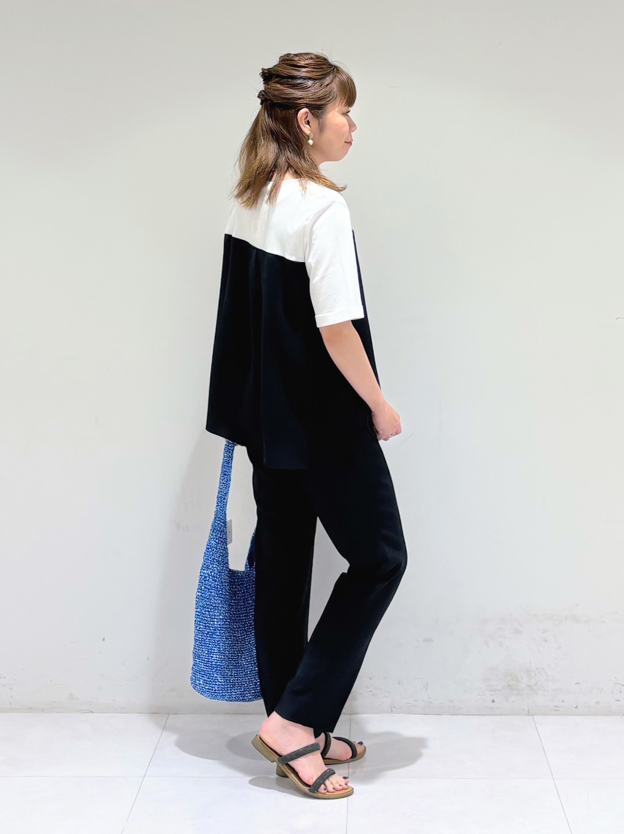 tsuyuさんの「INDIVI｜【接触冷感／洗える／2WAY】ドロスト付 シアーシャンブレーシャツ」を使ったコーディネート