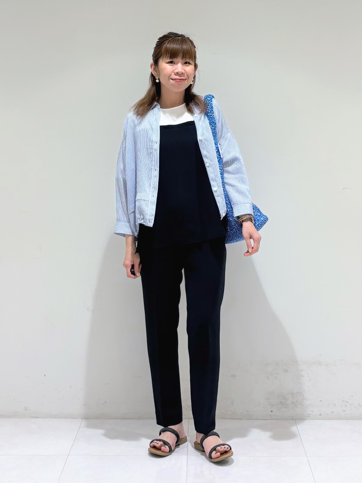 tsuyuさんの「INDIVI｜【接触冷感／洗える／2WAY】ドロスト付 シアーシャンブレーシャツ」を使ったコーディネート