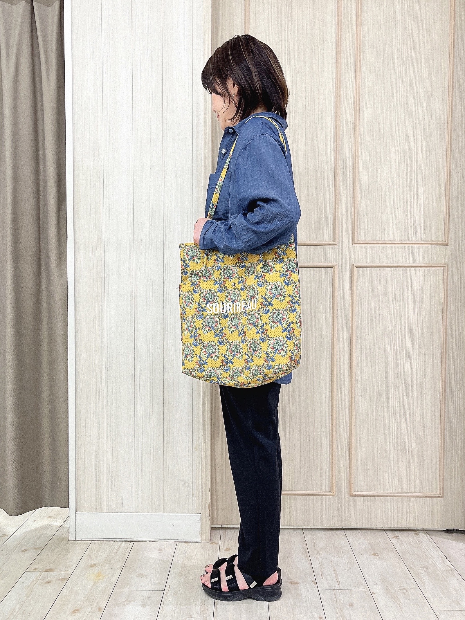 kaneさんの「SHOO･LA･RUE｜【綿100%/UV/S-LL/体型カバー】優しく透ける 柔らかシアーデニムシャツ」を使ったコーディネート