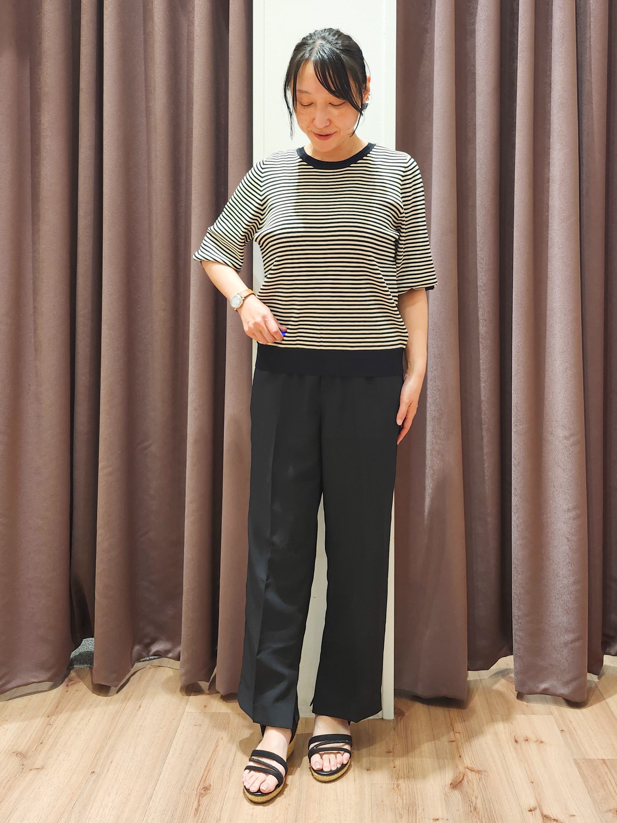さくさんの「grove｜【洗濯機OK・ひんやり】朝晩の気温差に◎軽やかシアーシャツ」を使ったコーディネート