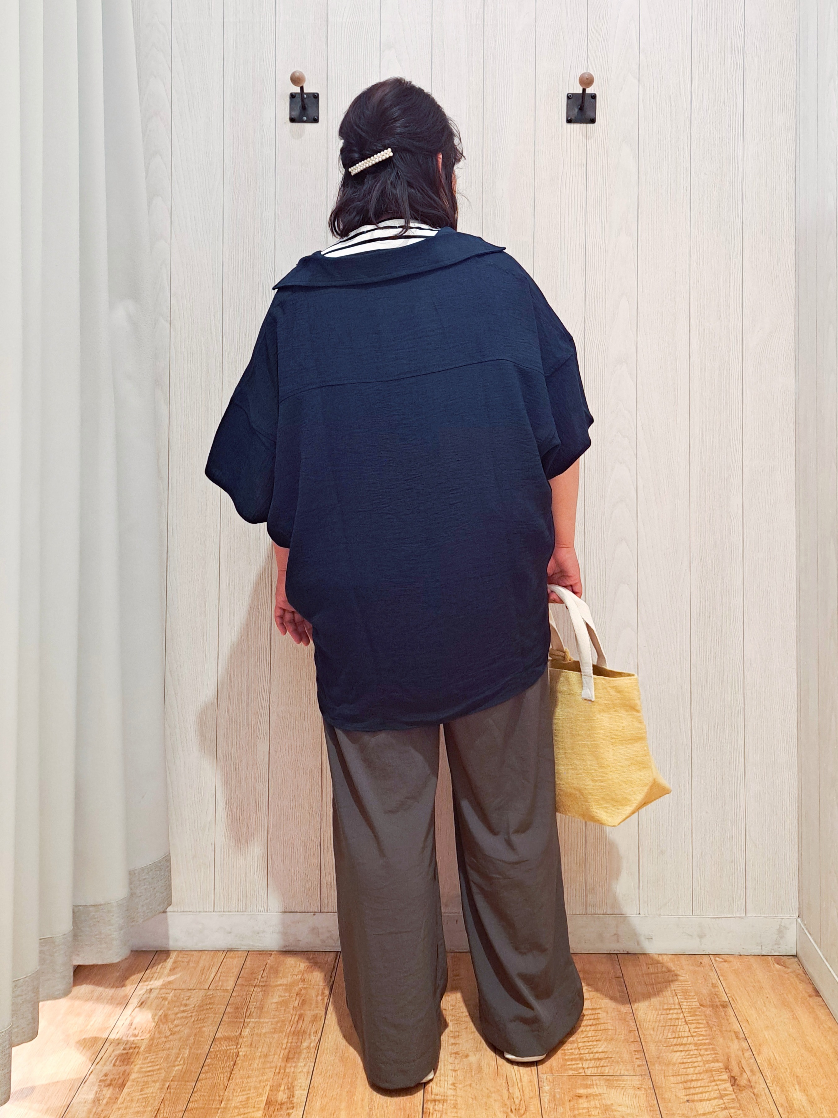 kotomiさんの「SHOO･LA･RUE｜【高レビュー/洗濯後しわになりにくい/体型カバー】きちんとゆるっと 大人の抜け感 ポンチョ風カラーシ」を使ったコーディネート