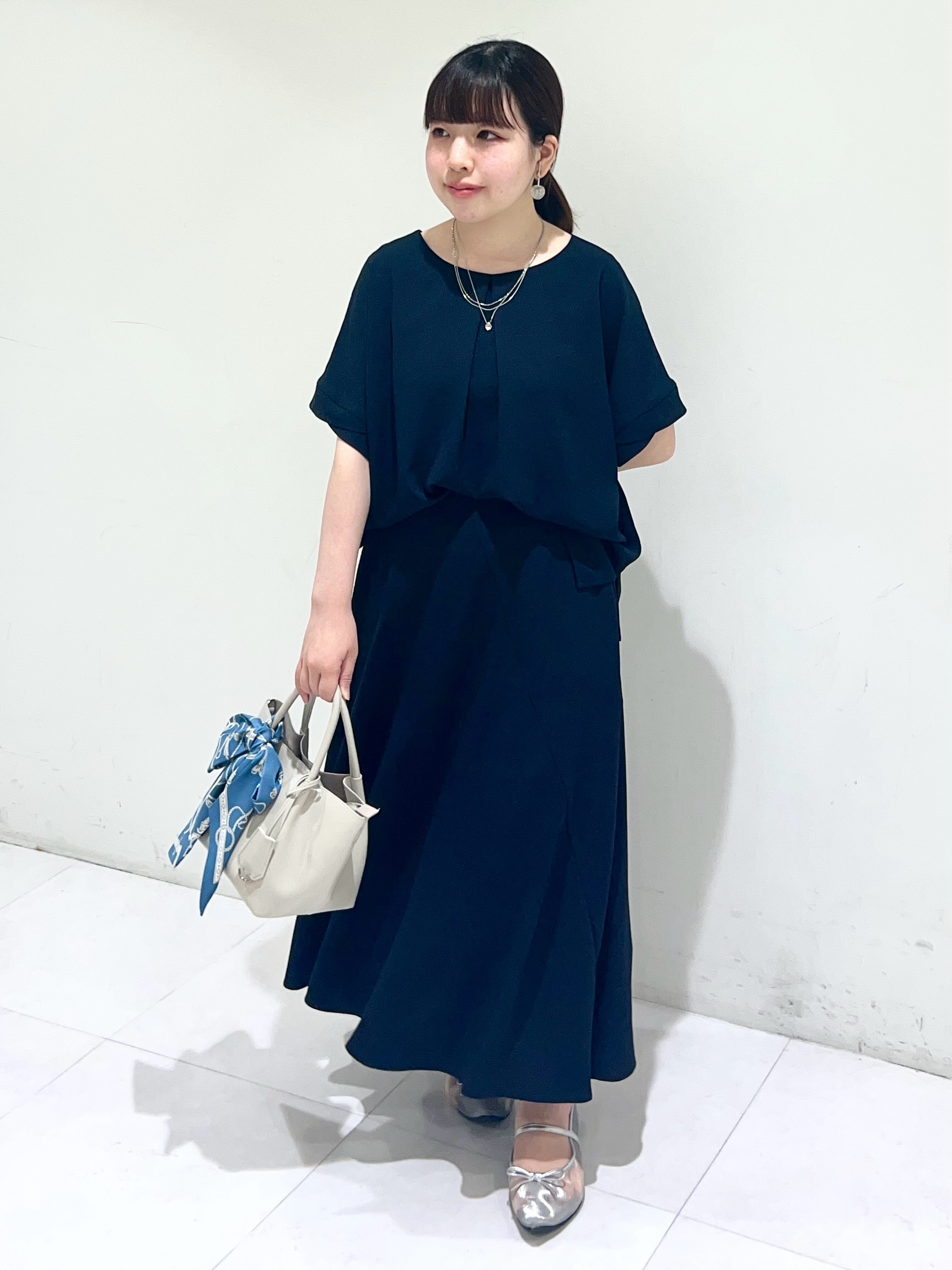 Mitsukiさんの「UNTITLED｜【前後2WAY/はっ水/セットアップ可】リラクシーフレンチスリーブブラウス」を使ったコーディネート