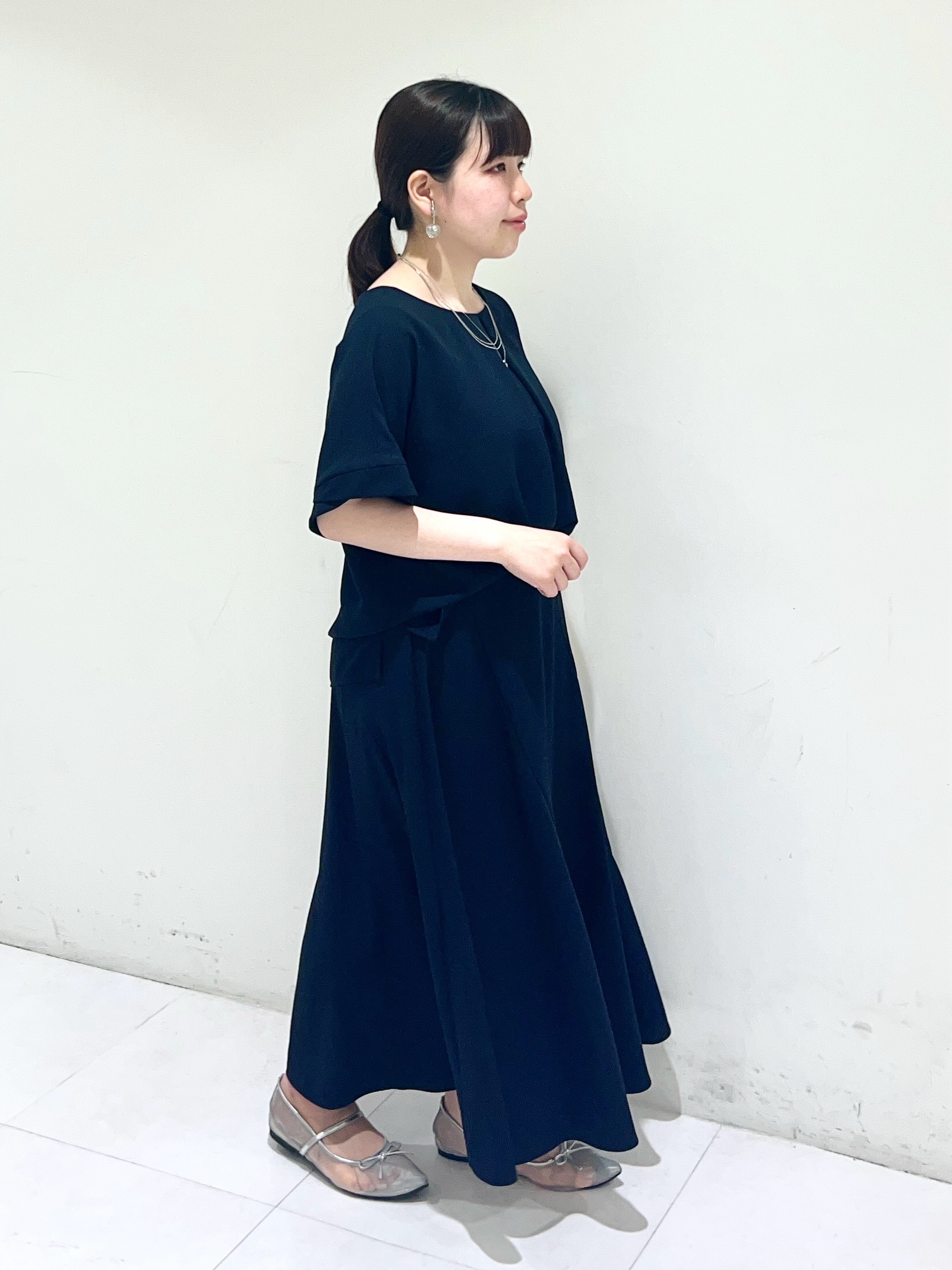 Mitsukiさんの「UNTITLED｜【前後2WAY/はっ水/セットアップ可】リラクシーフレンチスリーブブラウス」を使ったコーディネート