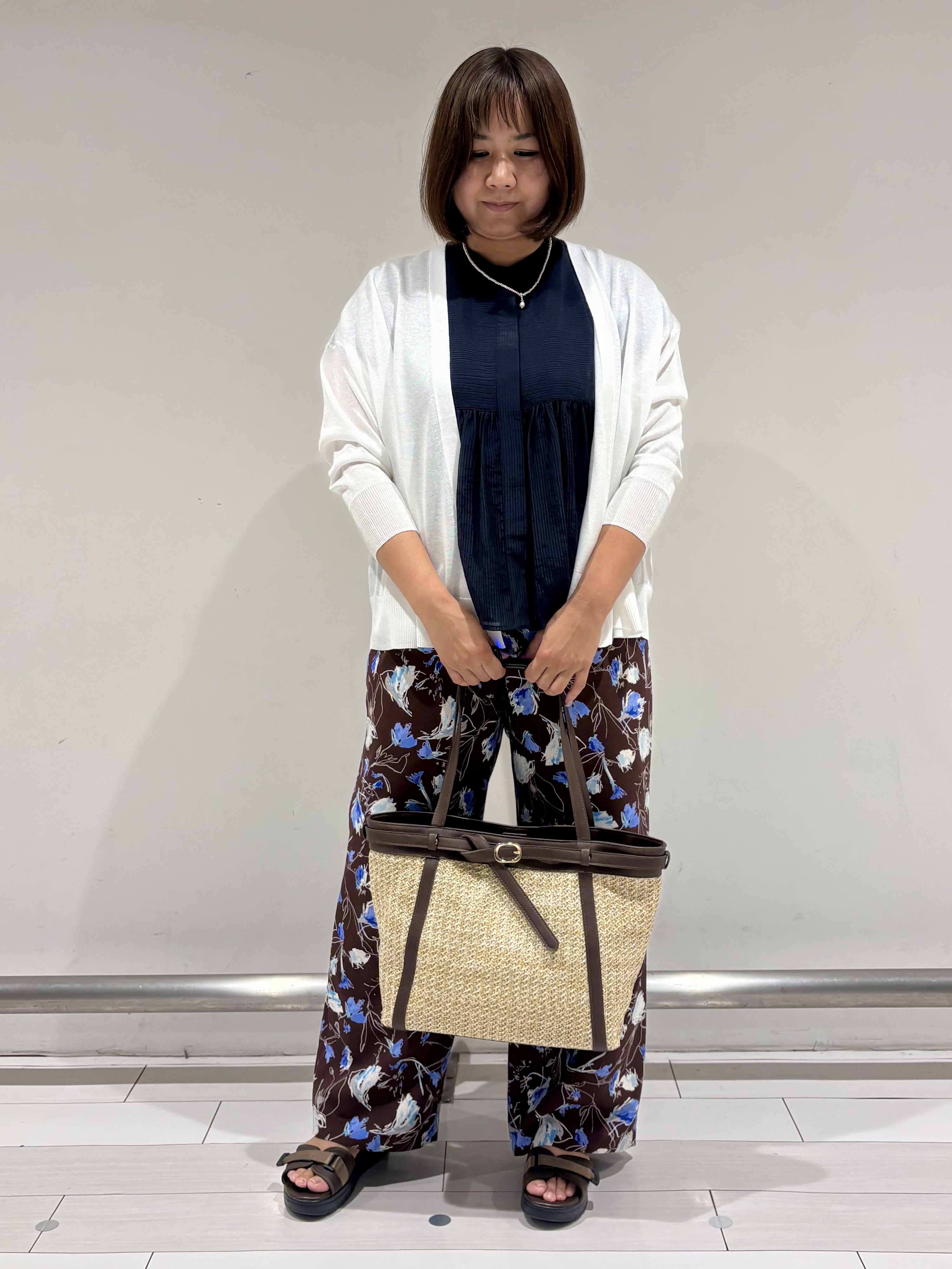 SAEさんの「Reflect｜ドビーストライプドルマンスリーブブラウス」を使ったコーディネート