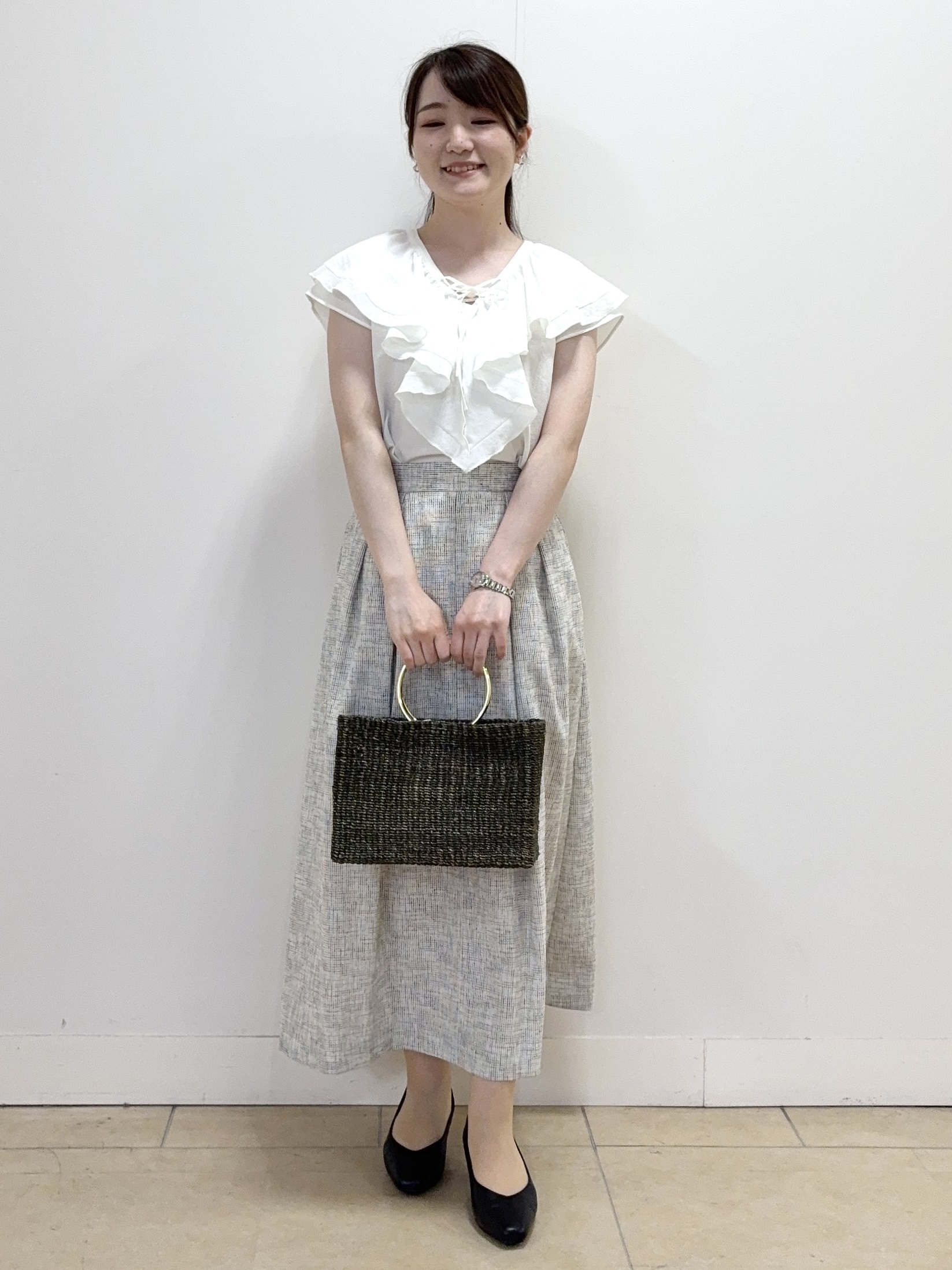 mikiさんの「Reflect｜【通気性あり／涼しい／マシンウォッシャブル】フリルブラウス」を使ったコーディネート