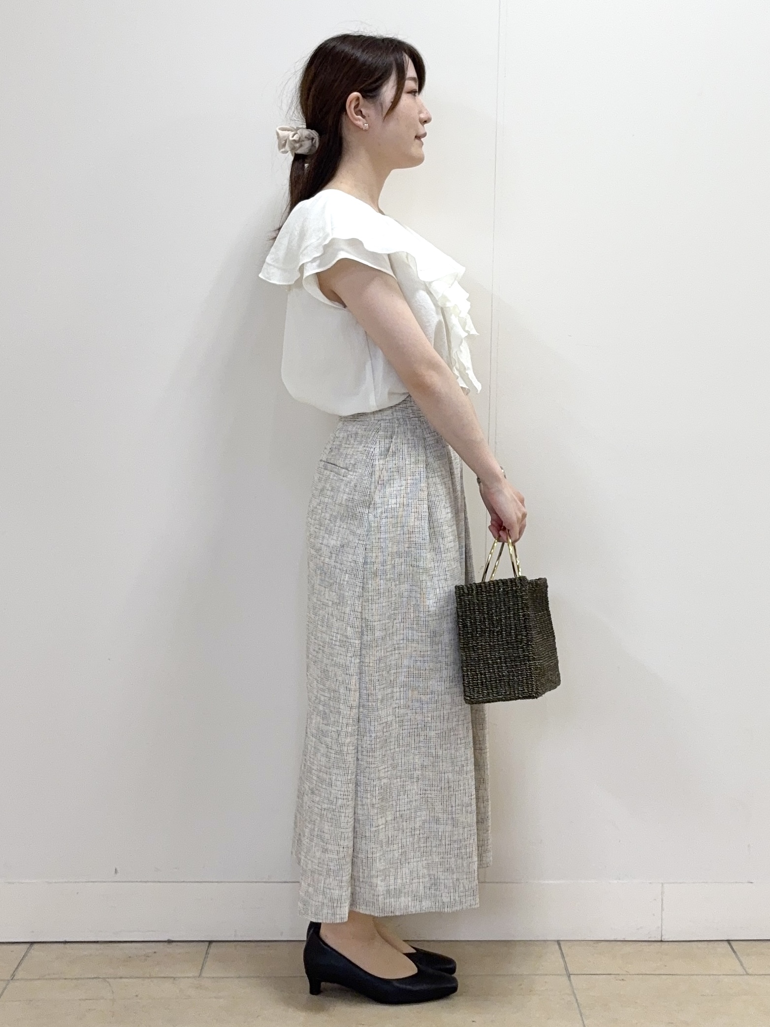 mikiさんの「Reflect｜【通気性あり／涼しい／マシンウォッシャブル】フリルブラウス」を使ったコーディネート
