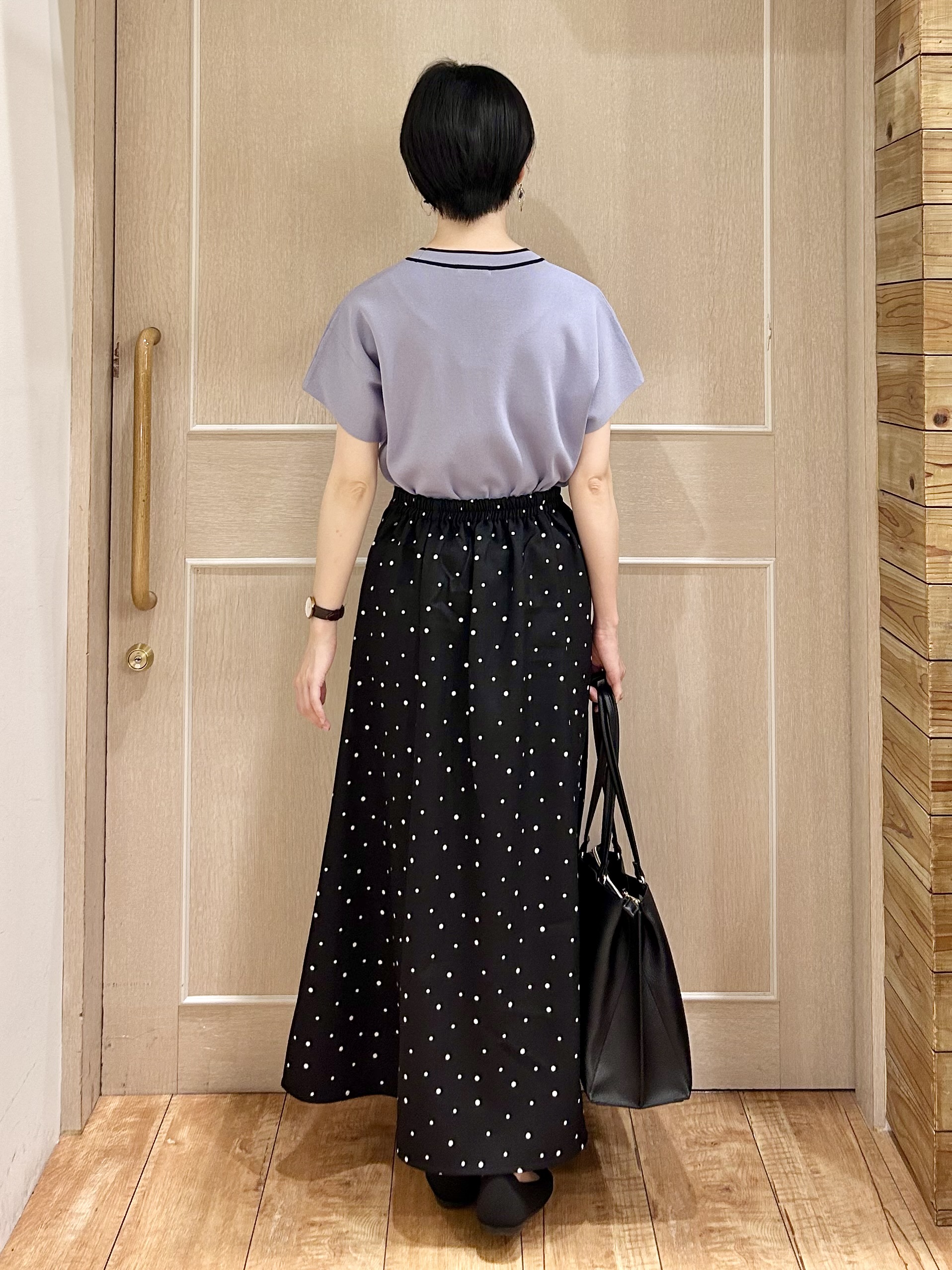 ちぐささんの「SHOO･LA･RUE｜【毎日洗える/ひんやり/UV/S-LL】 毛玉になりにくい配色ボウタイ半袖ニット」を使ったコーディネート