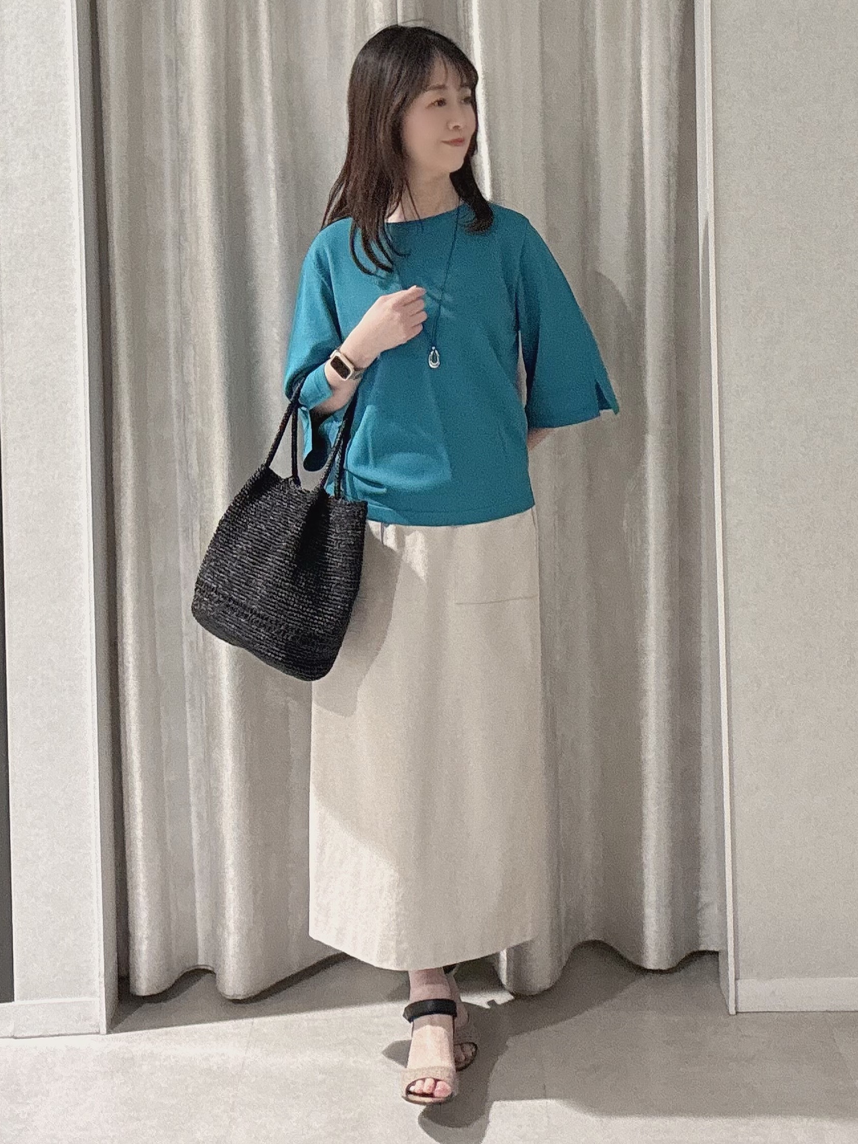 makiさんの「UNTITLED｜【洗える/清涼感】袖スリットニットプルオーバー」を使ったコーディネート